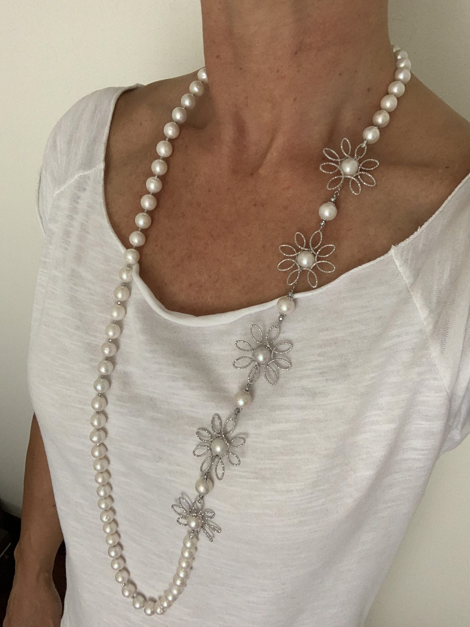 Necklace white fresh water pearls