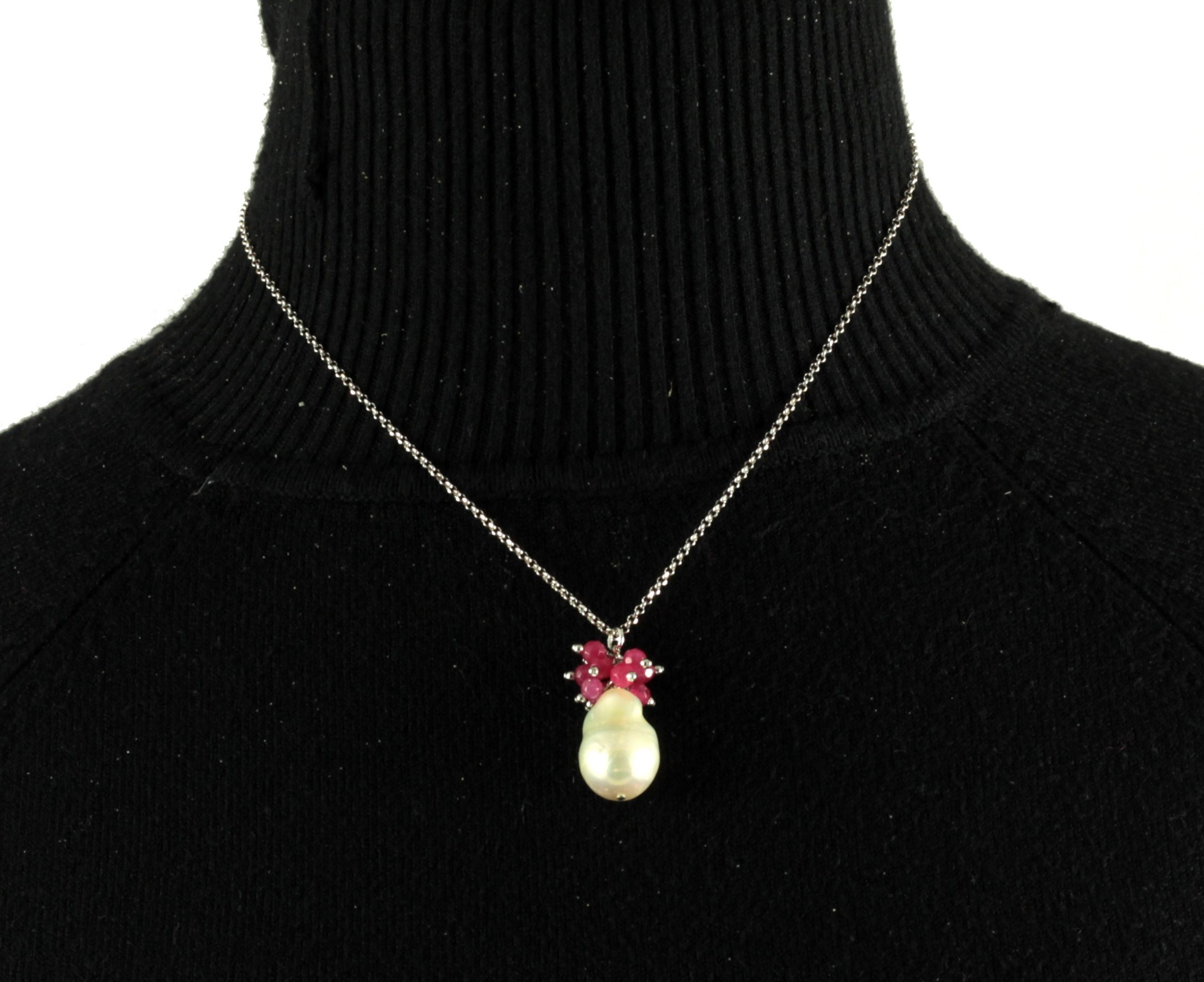 Girocollo basic catena argento rodiato con perla barocca e quarzo rosso