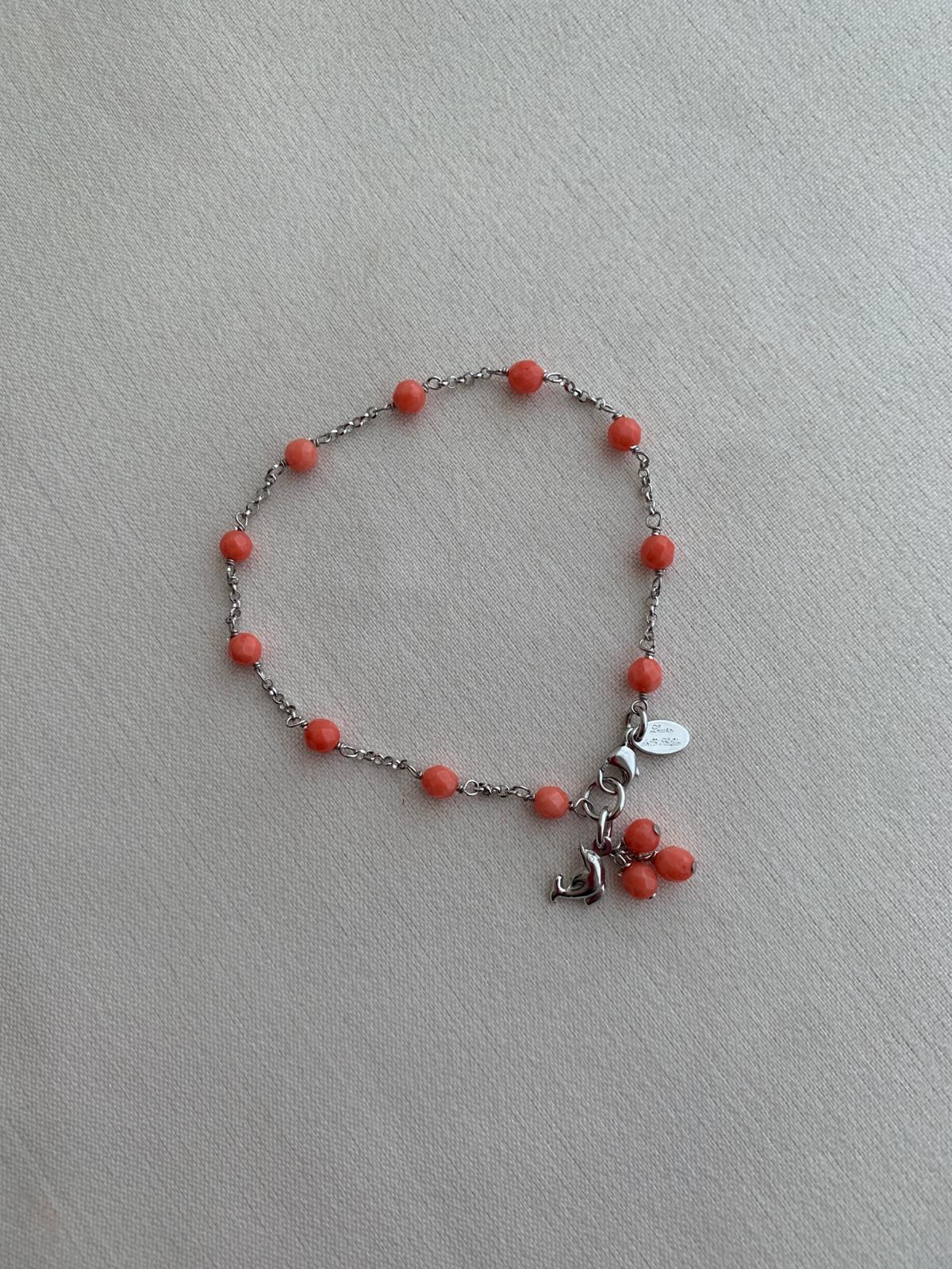Minimal bracelet with bamboo coral and 925 rhodiated silver chain with a fish shaped pendant
