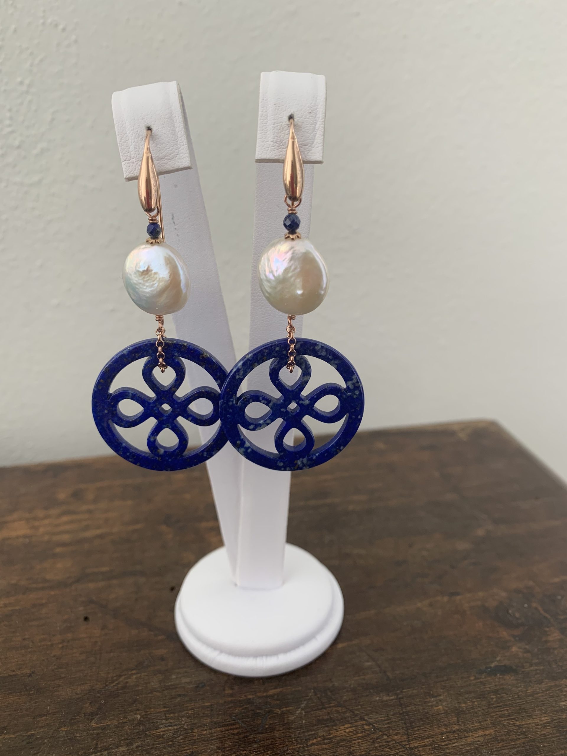 Orecchini con elemento di lapis, perle coltivate piatte e argento placcato oro rosa