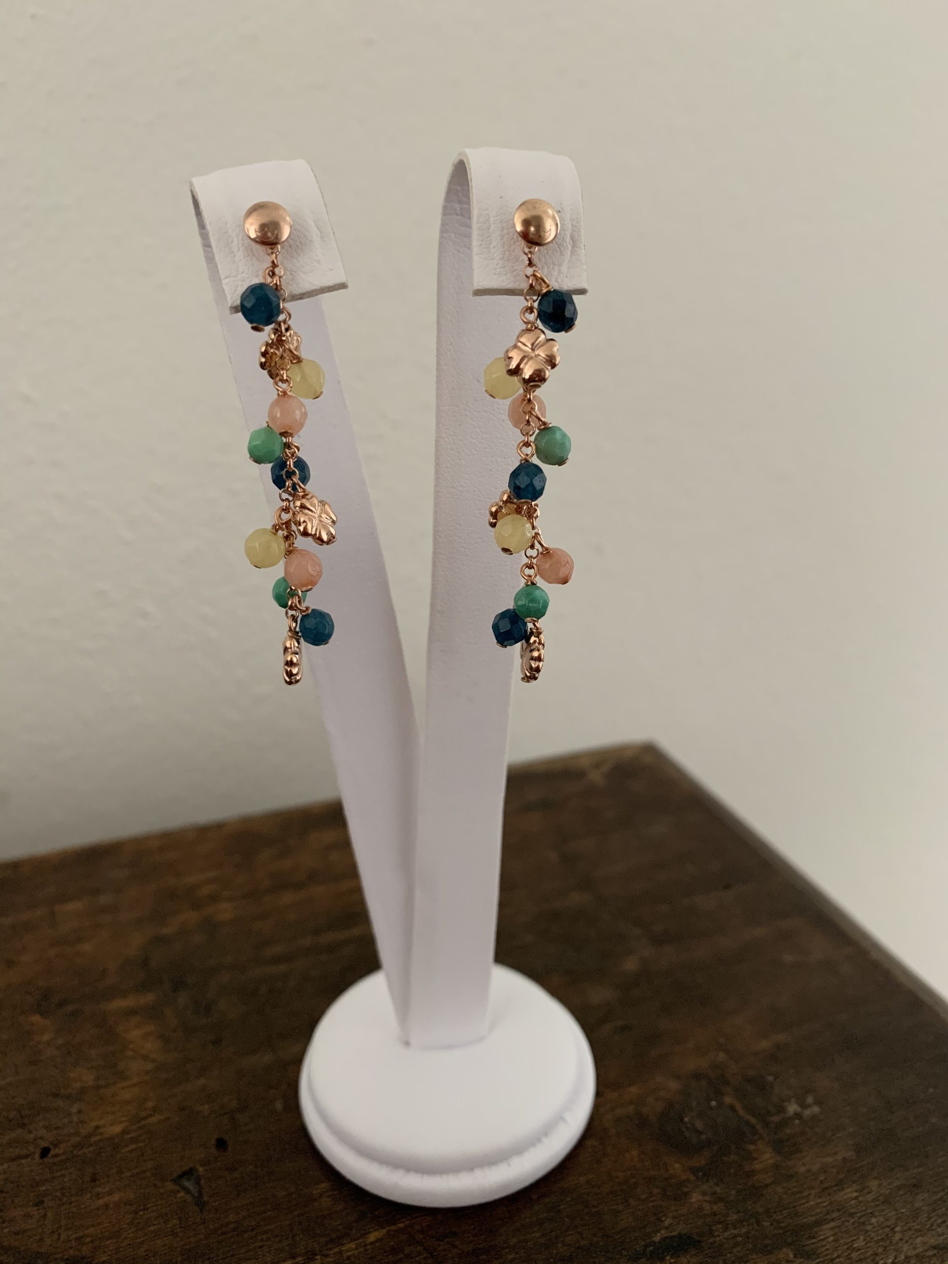 Orecchini con quarzi assortiti, amazzonite e argento placcato oro rosa. Realizzabili anche con clip