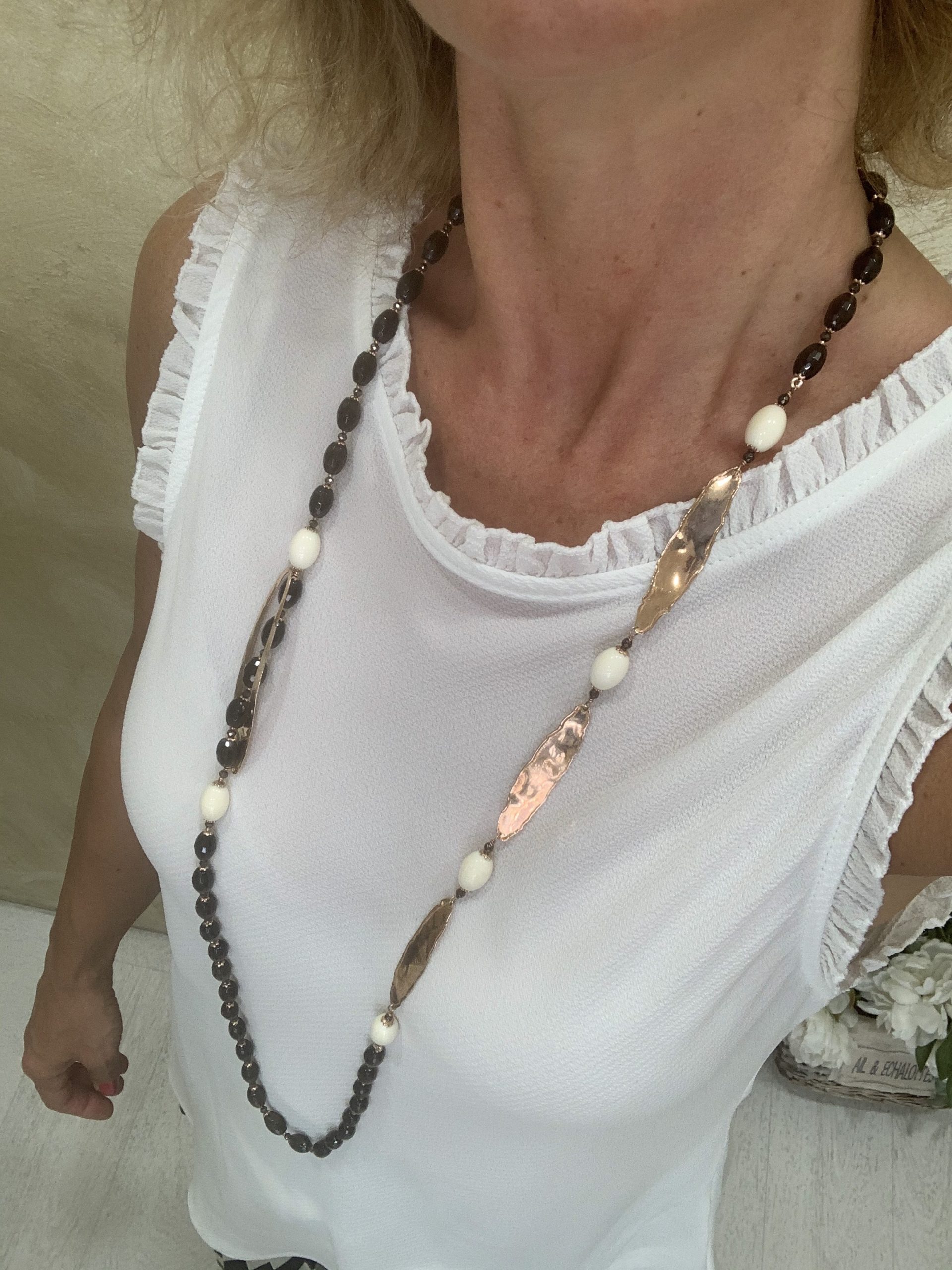 Collana con quarzo fume', osso ed elementi di argento placcato oro rosa