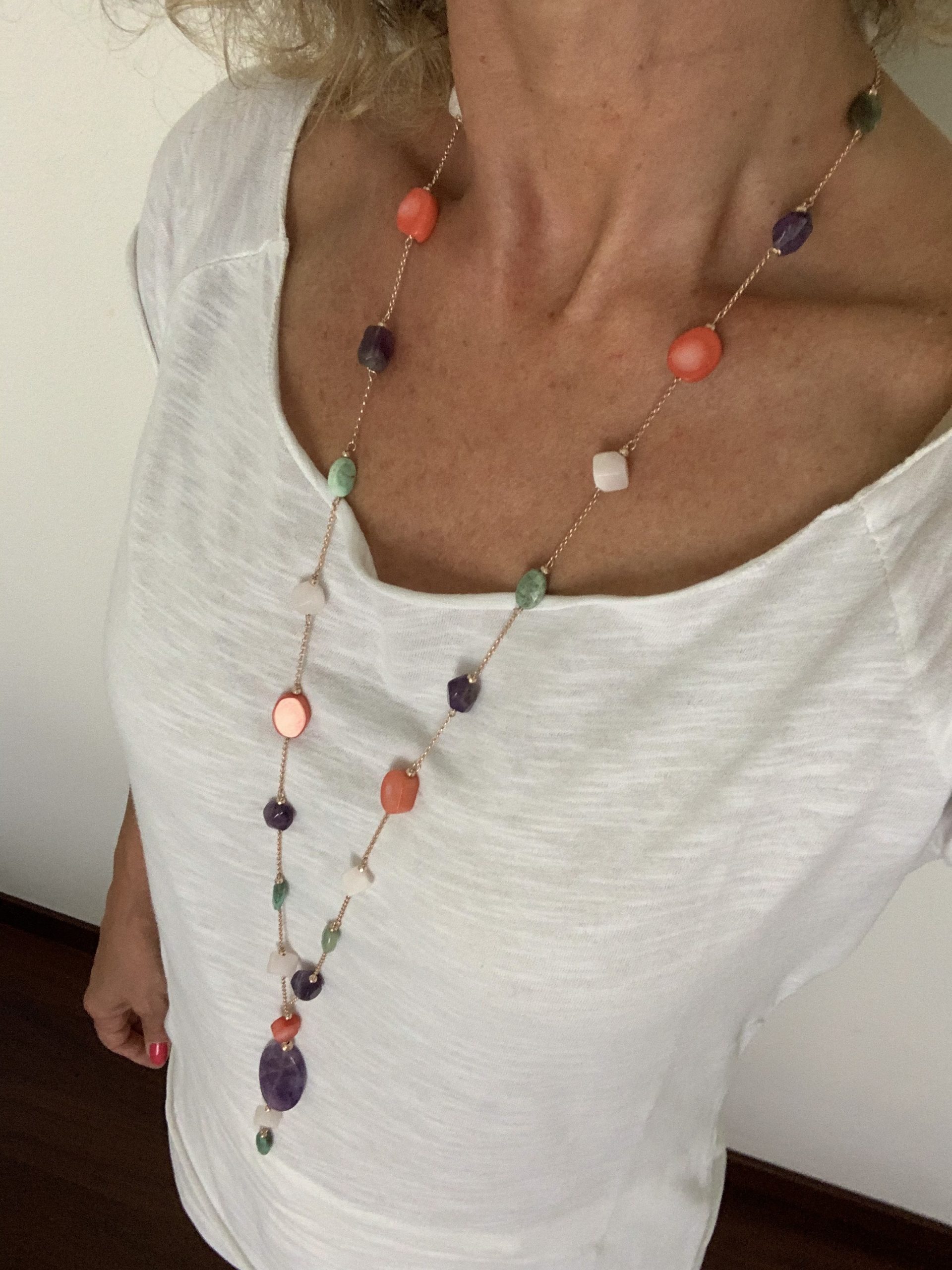 Collana con pietre assortite, piastra di ametista e argento placcato oro rosa