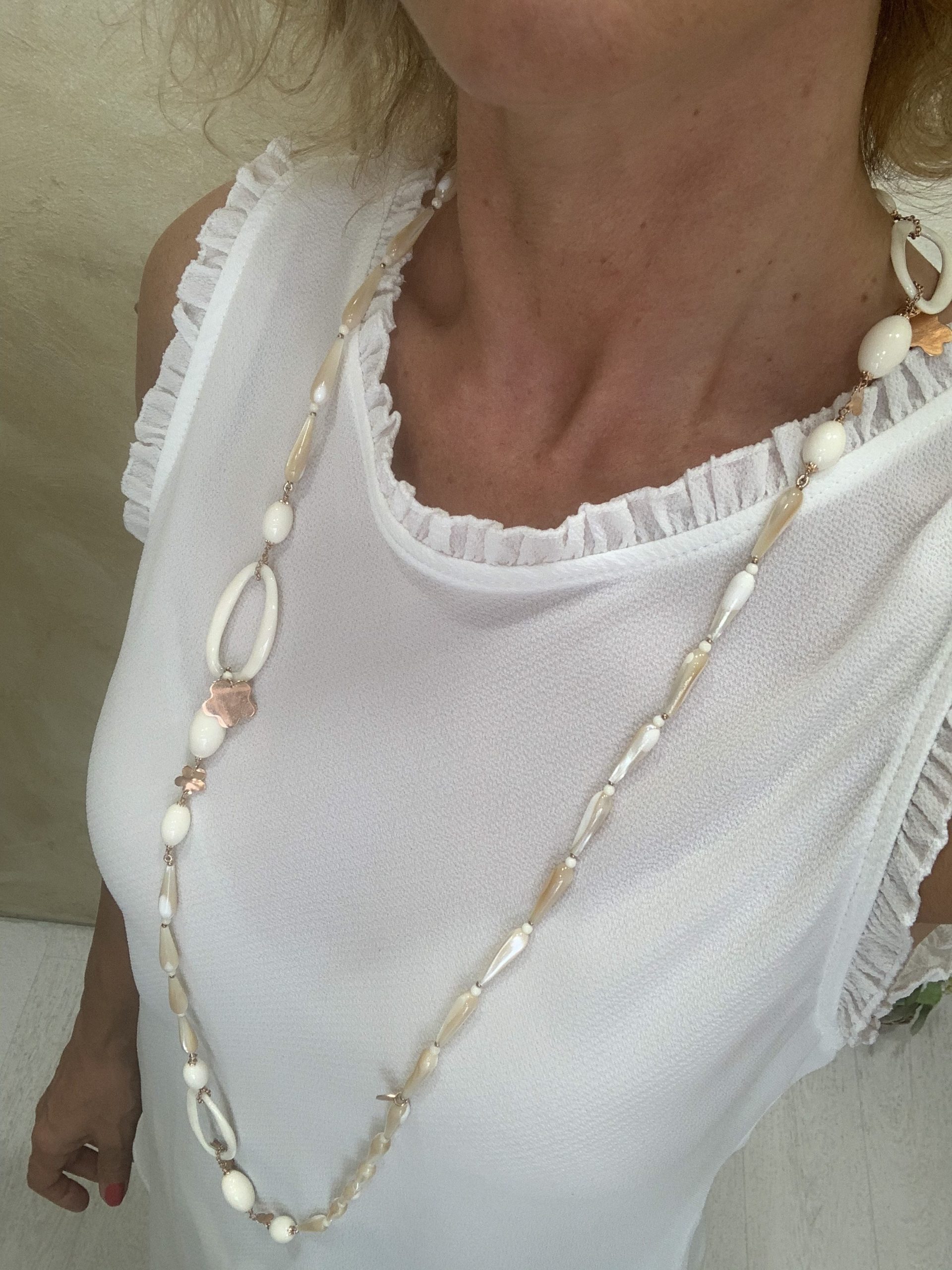 Collana madreperla cappuccino, osso e argento placcato oro rosa