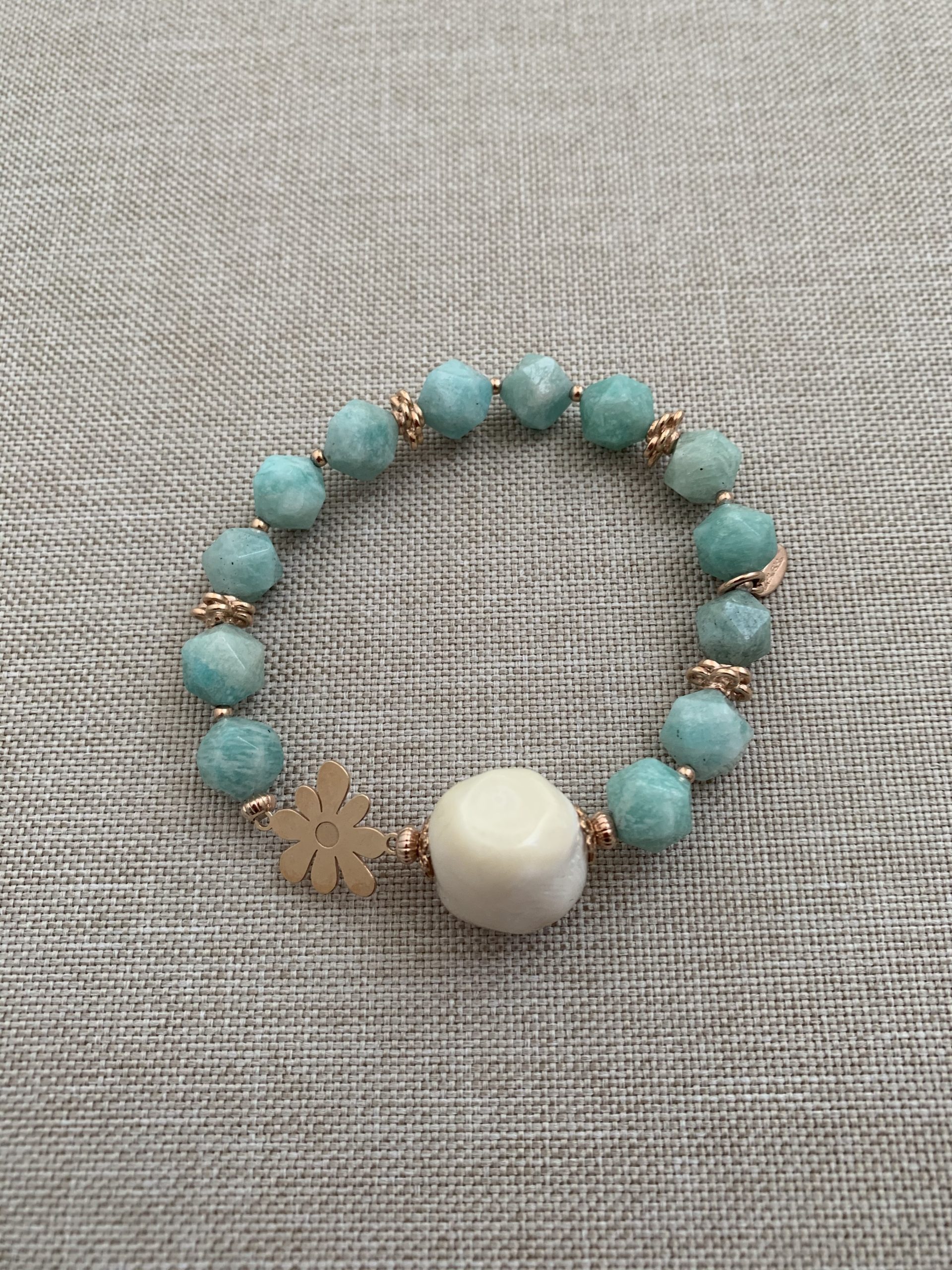 Bracciale elastico amazzonite, corallo bamboo e argento placcato oro rosa
