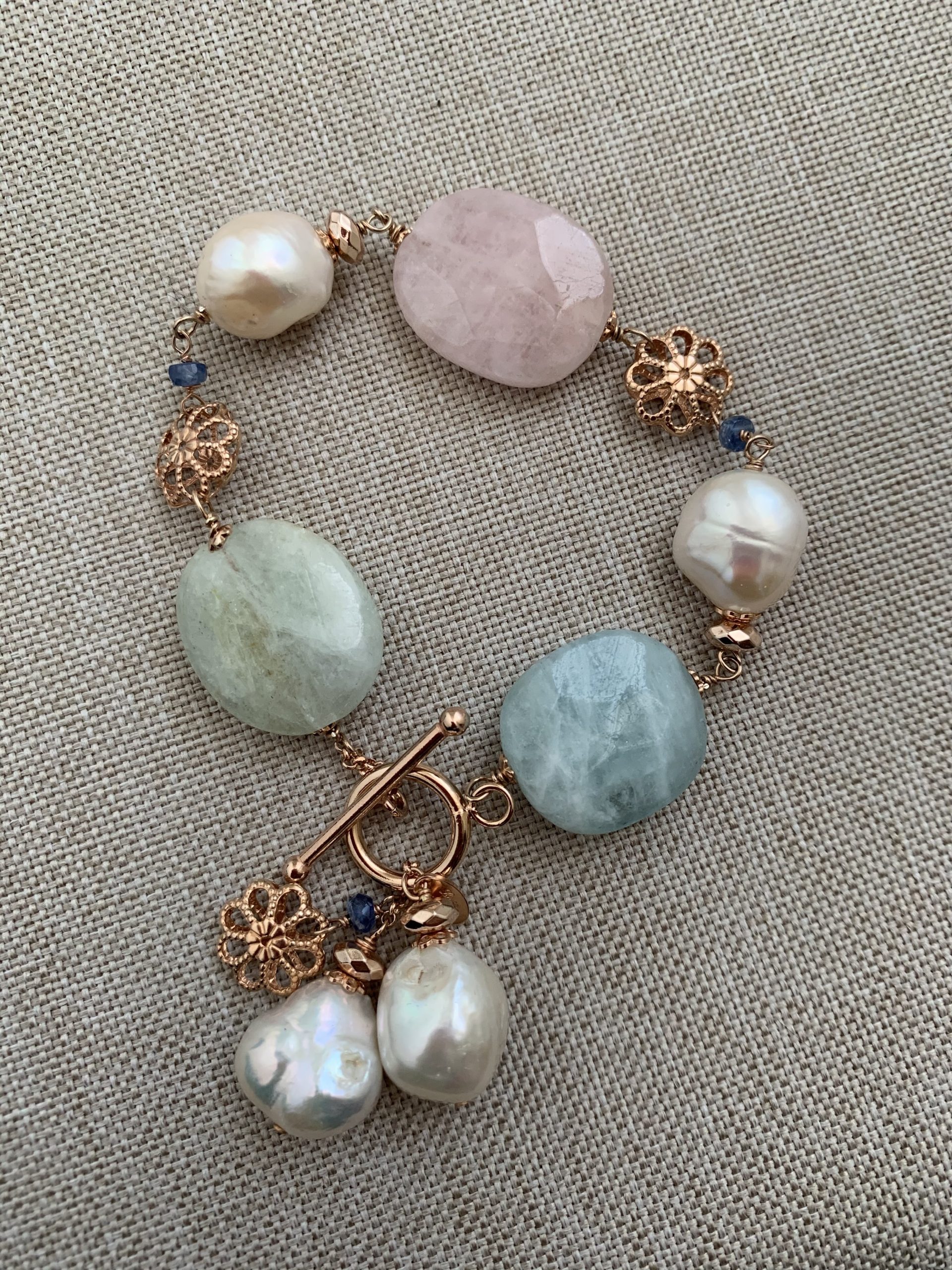 Bracciale incatenato berillo, cianite, perle e argento placcato oro rosa