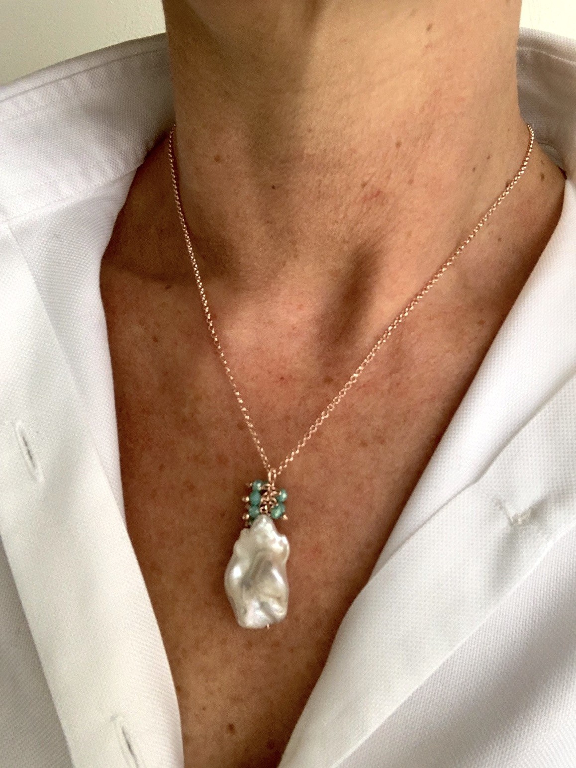 Basic choker pink gold plated silver chain with baroque pearl and green hydrothermal quartz