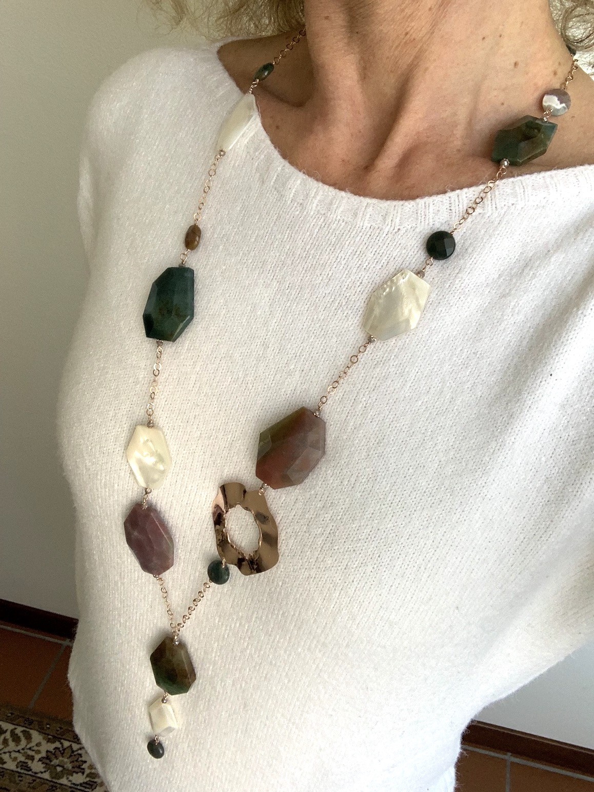 Collana di piastre di agata indiana con madreperla e argento placcato oro rosa