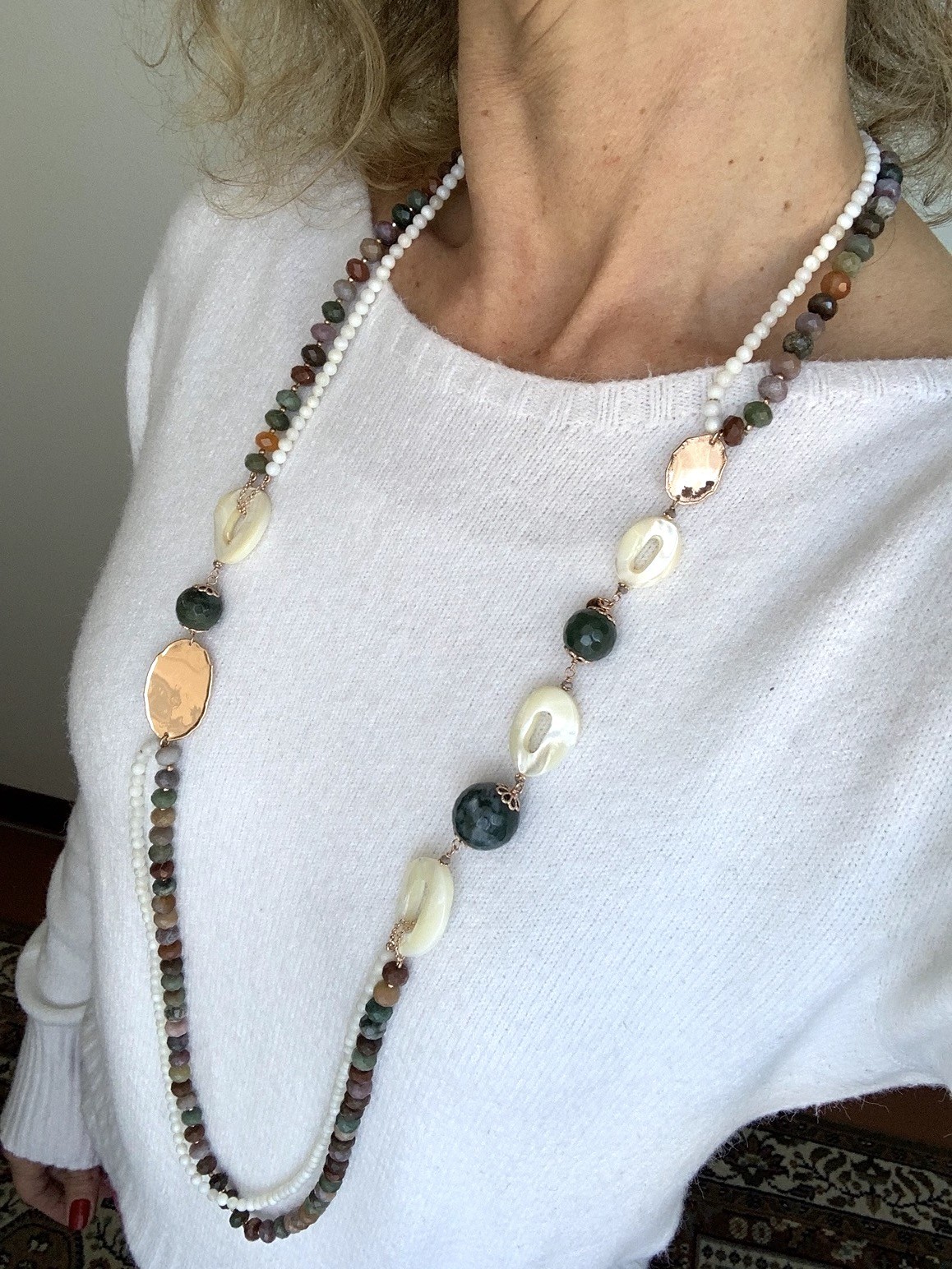 Collana a 2 fili di madreperla, agata indiana e argento placcato oro rosa