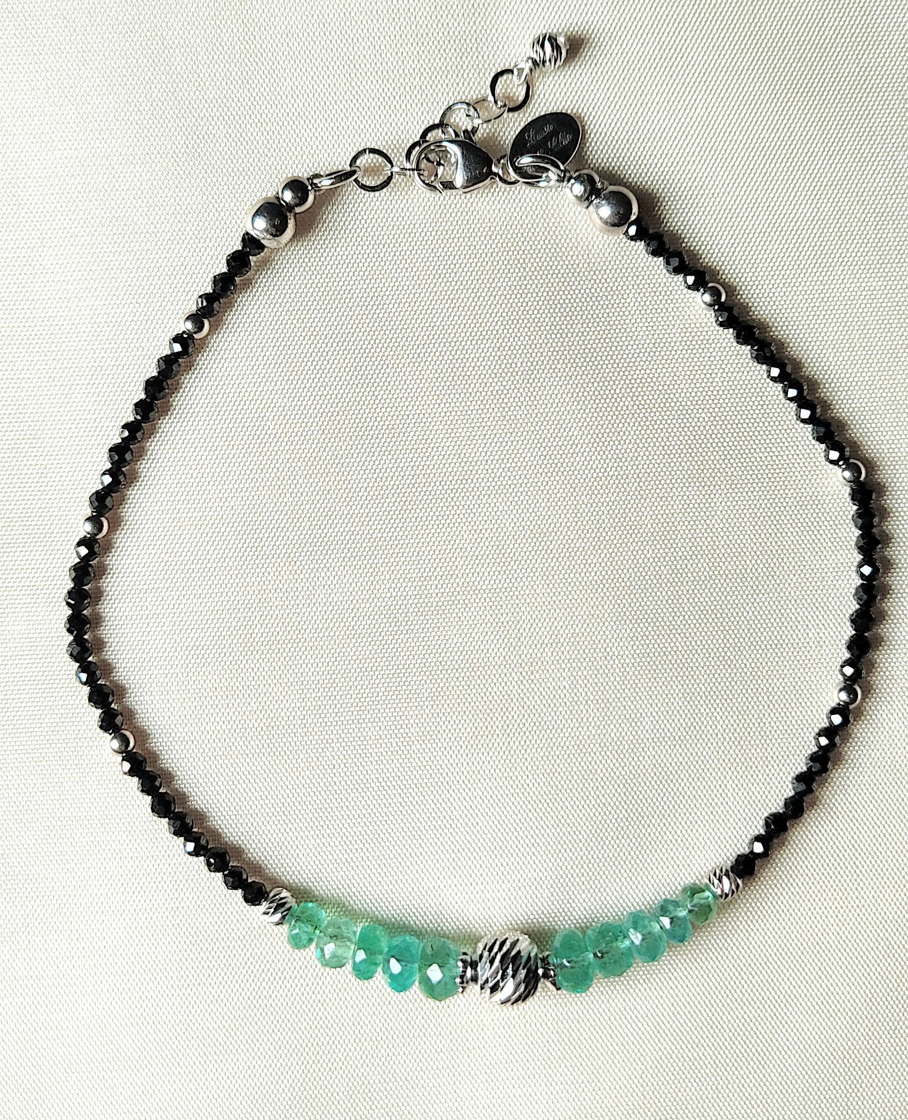 Bracciale con rondelle di smeraldo, spinello nero e argento rodiato