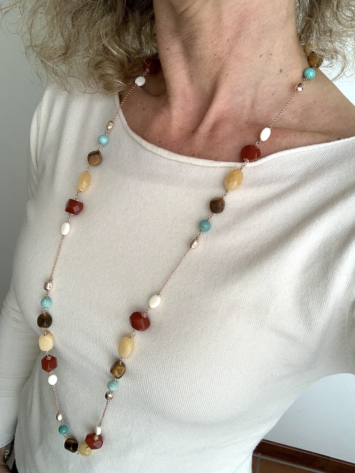Collana incatenata con pietre assortite e argento placcato oro rosa