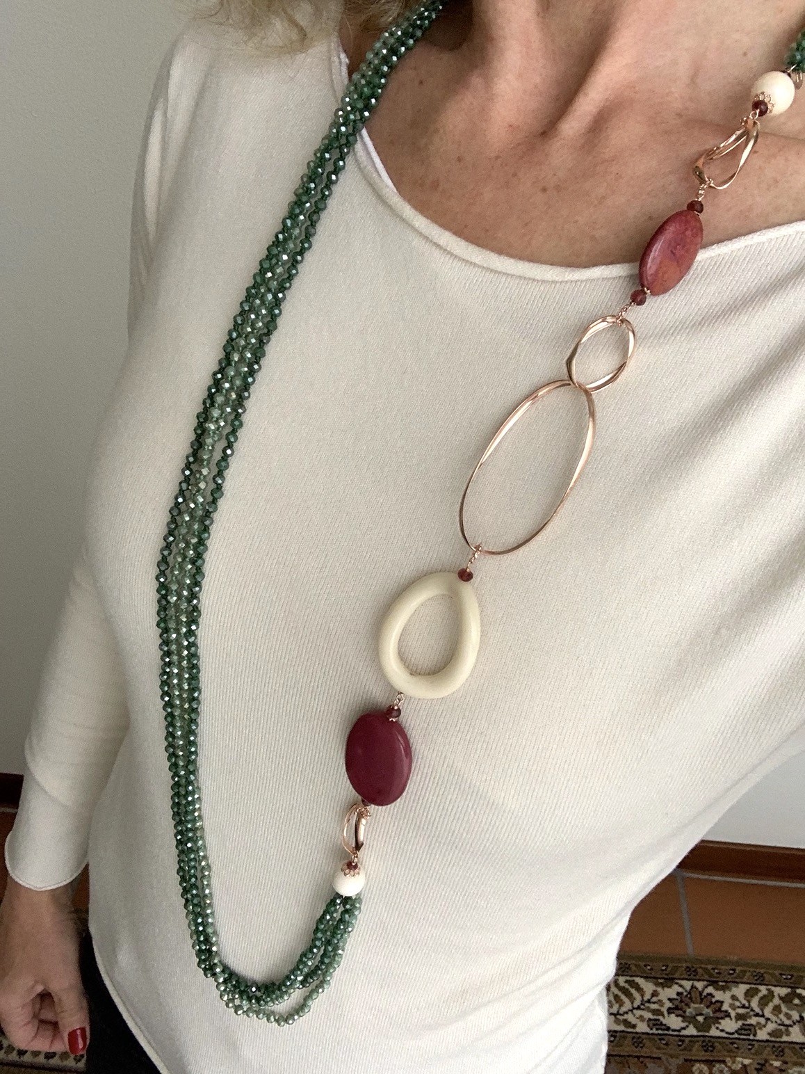 Collana quarzo idrotermale, ovali rodonite, resina e argento placcato oro rosa