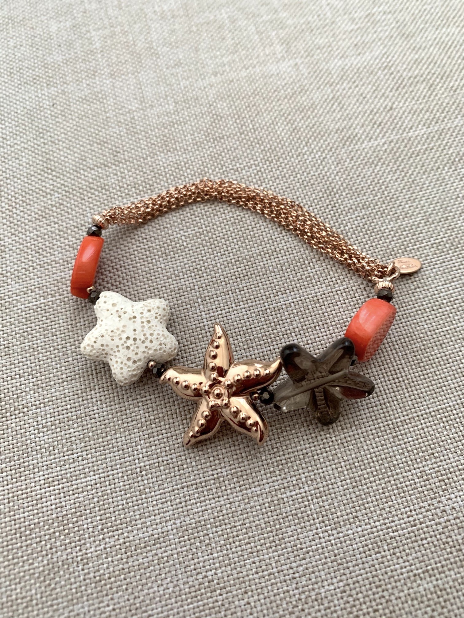 Bracciale con stelle di quarzo fume', pietra lavica e argento placcato oro rosa con bamboo e catenine