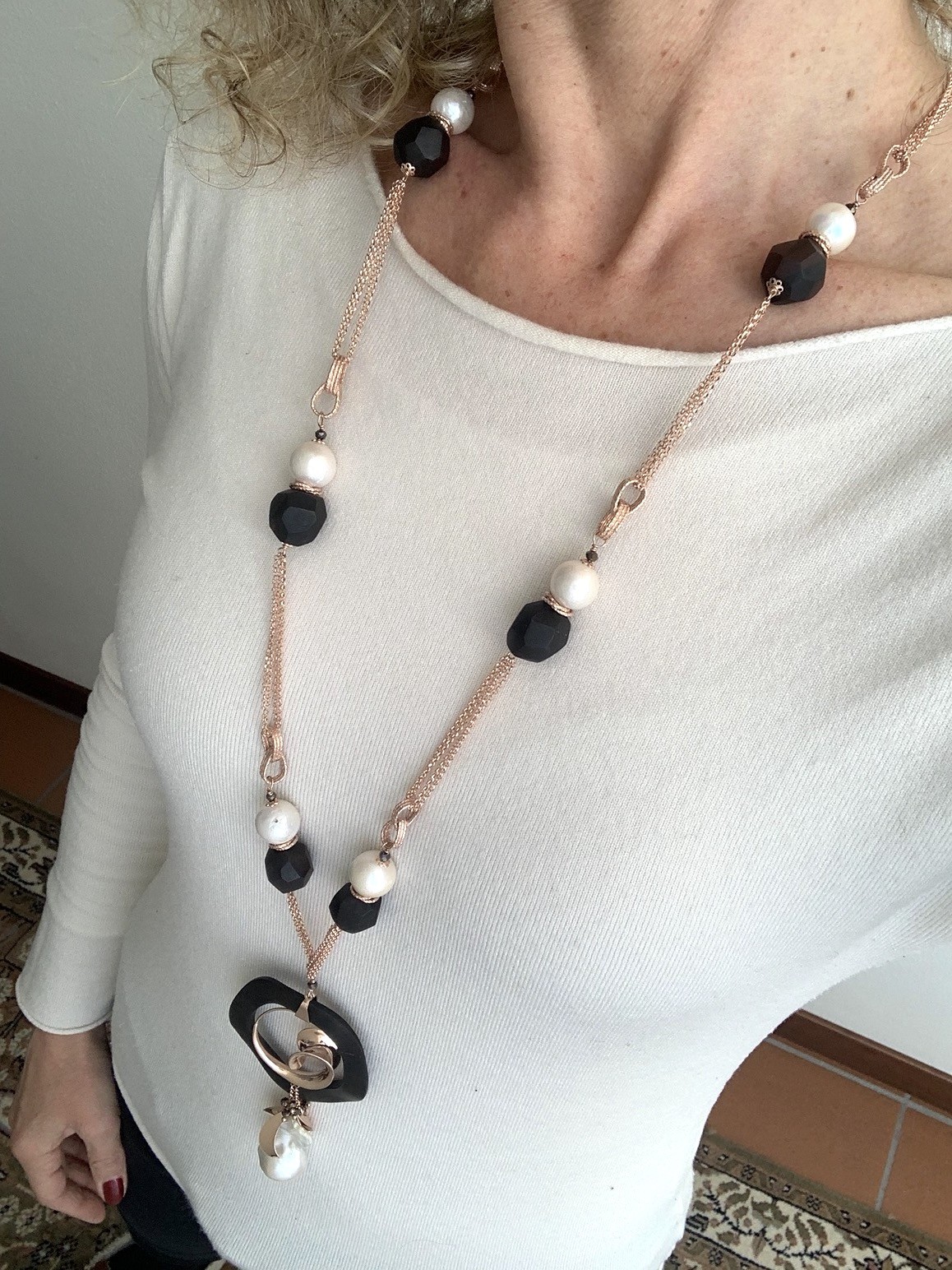 Catena argento placcato oro rosa con ebano e perle