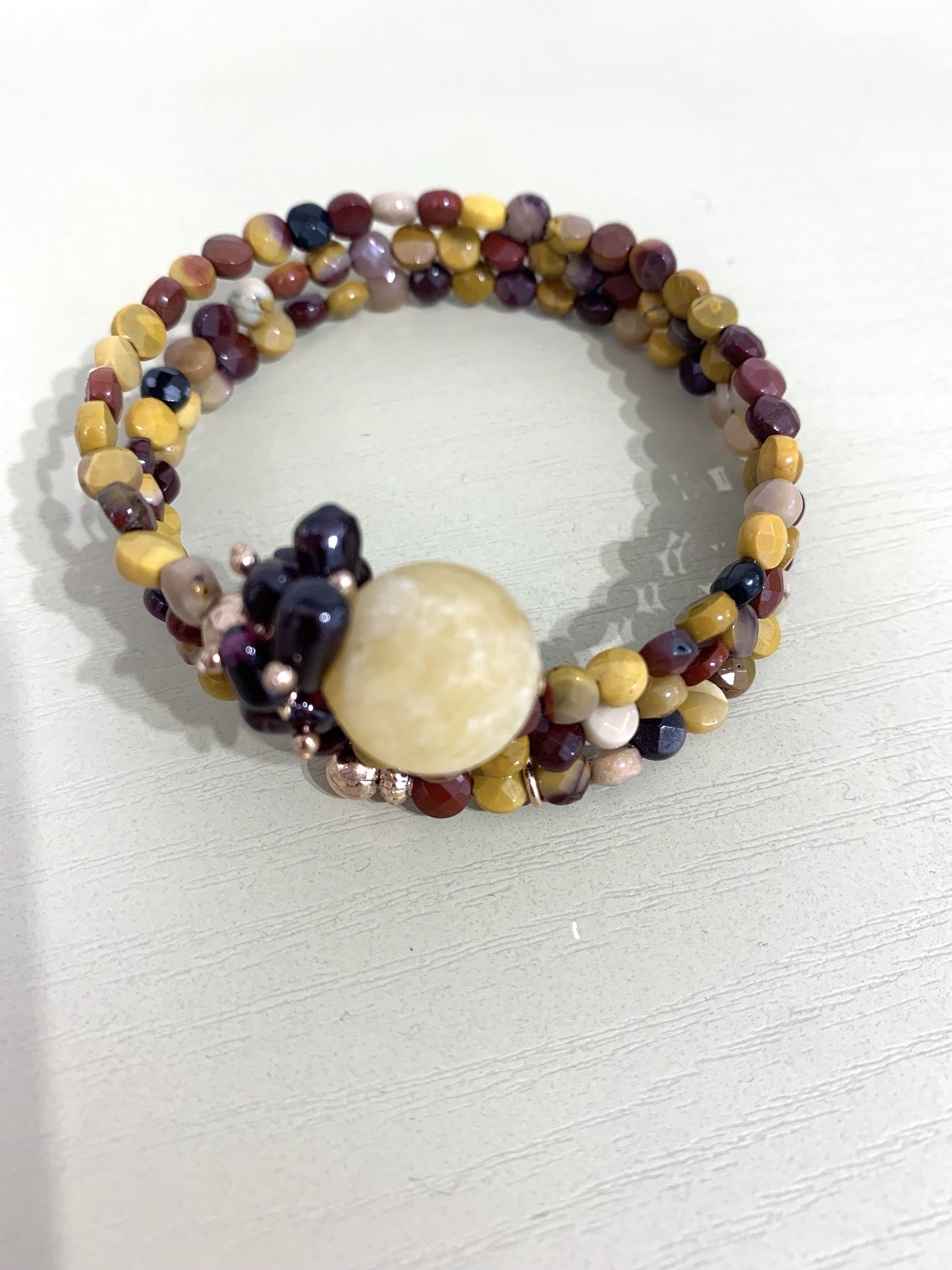 Bracciale a spirale mocaite, granato, ambronite e argento placcato oro rosa