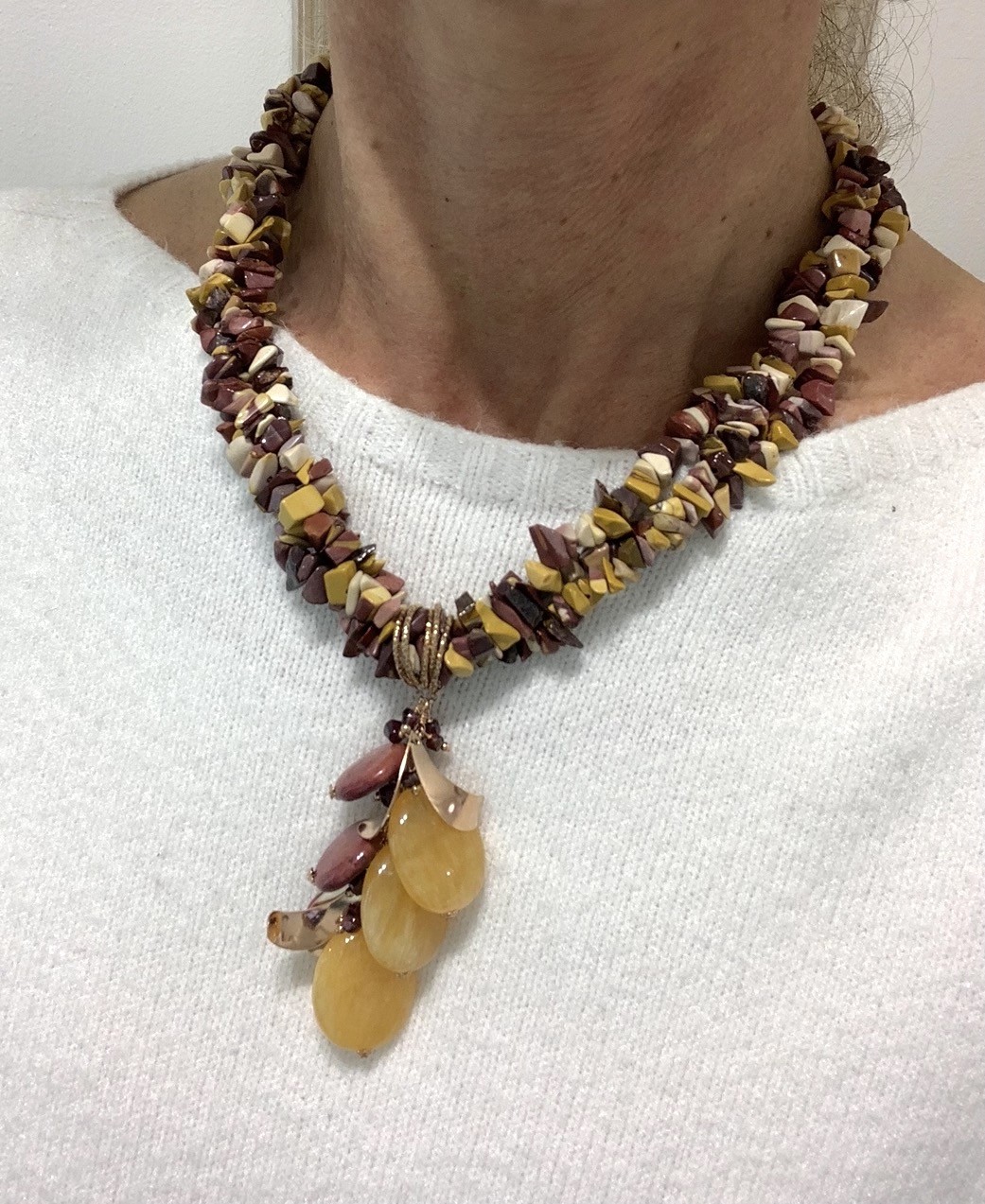 Girocollo schegge mocaite, honey jade, rodonite e argento placcato oro rosa