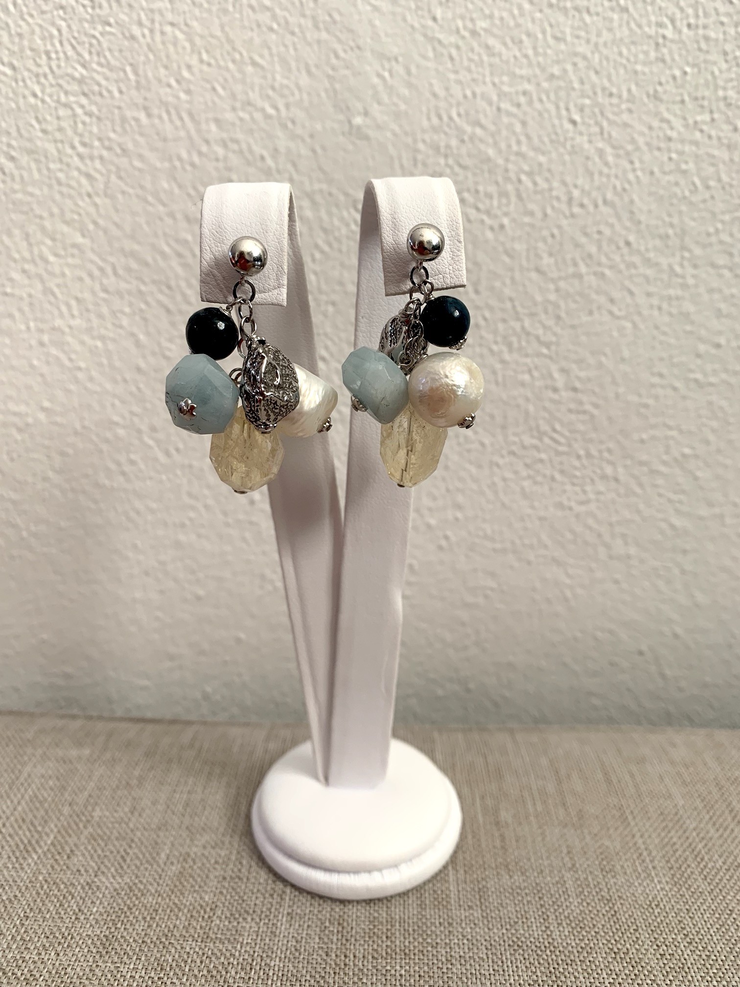 Orecchini grappolo apatite, acquamarina, citrino, perle e argento rodiato