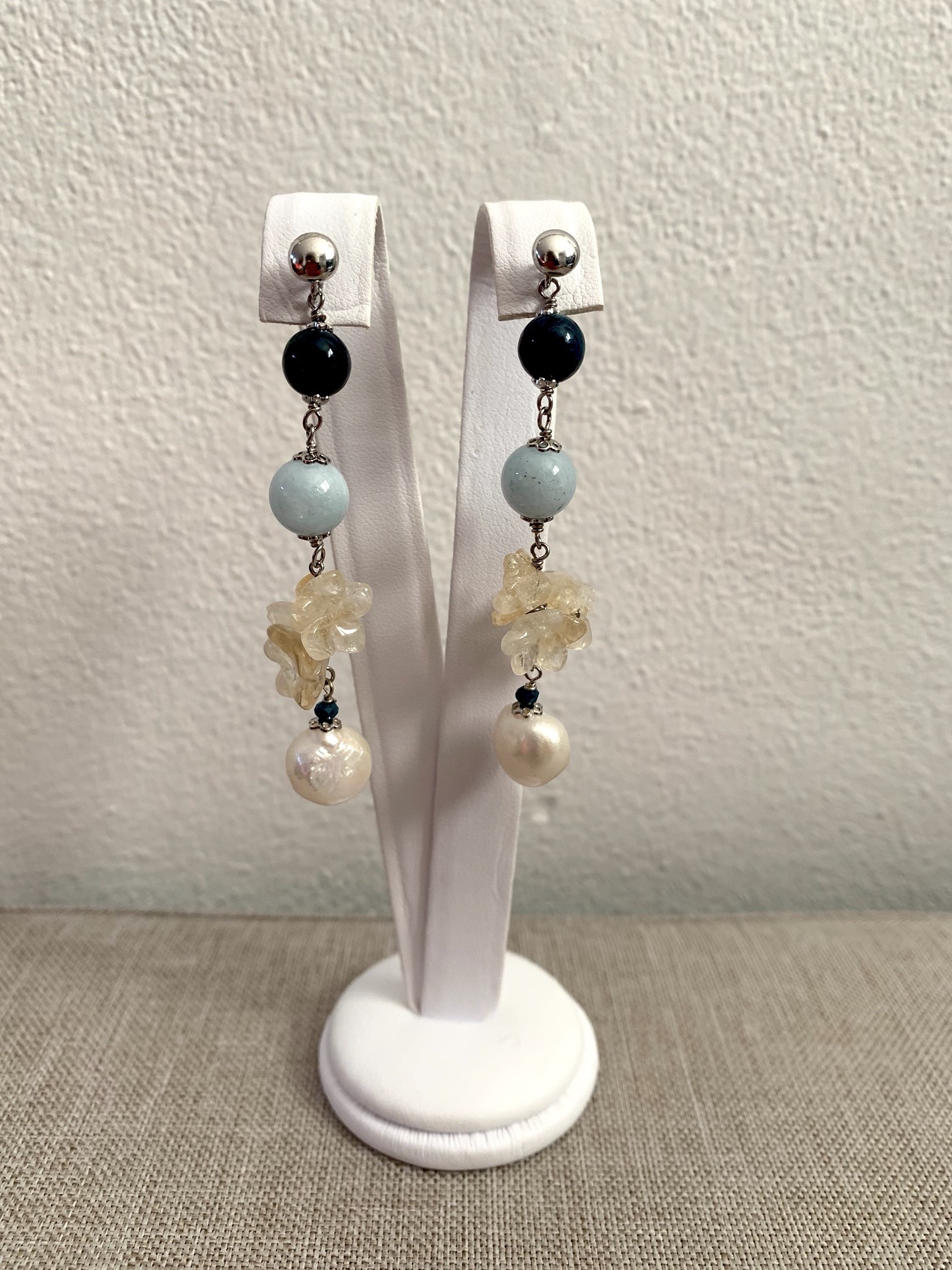 Orecchini lunghi apatite e acquamarina, fiori citrino, perle e argento rodiato