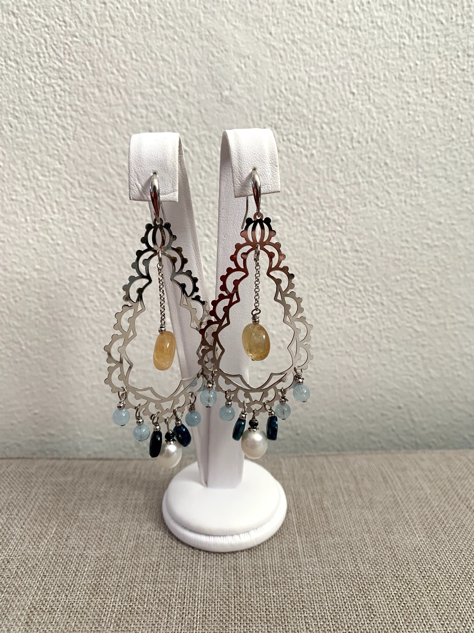 Orecchini elementi argento rodiato, acquamarina, apatite, perla e citrino
