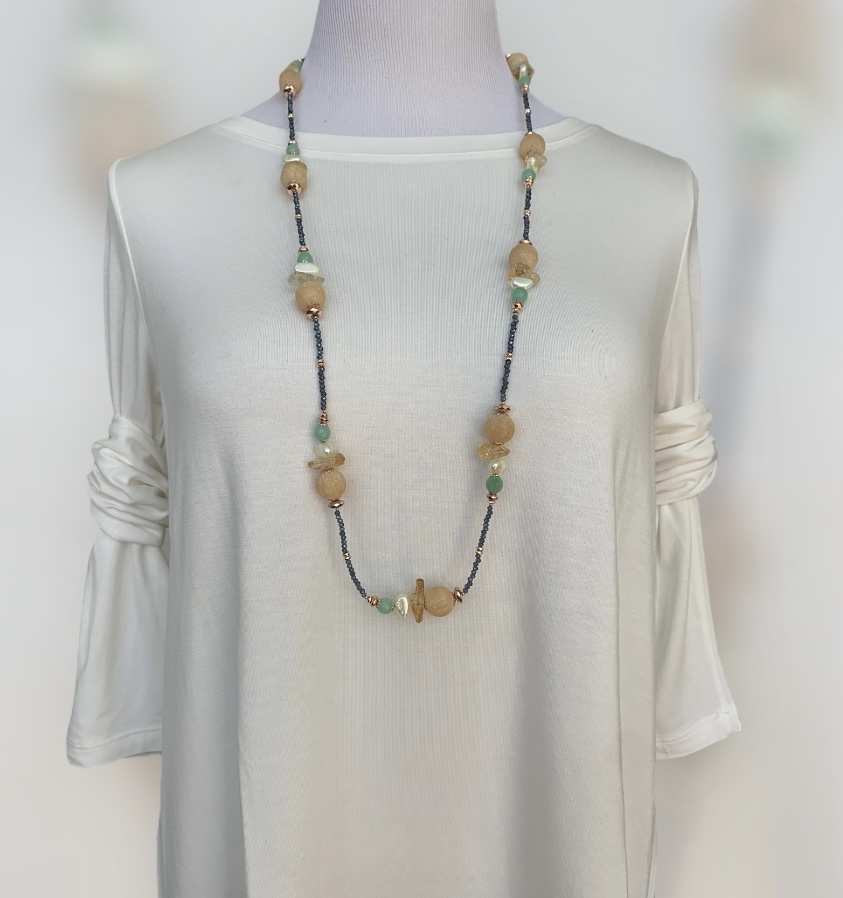 Collana in ambronite e quarzo idrotermale blu