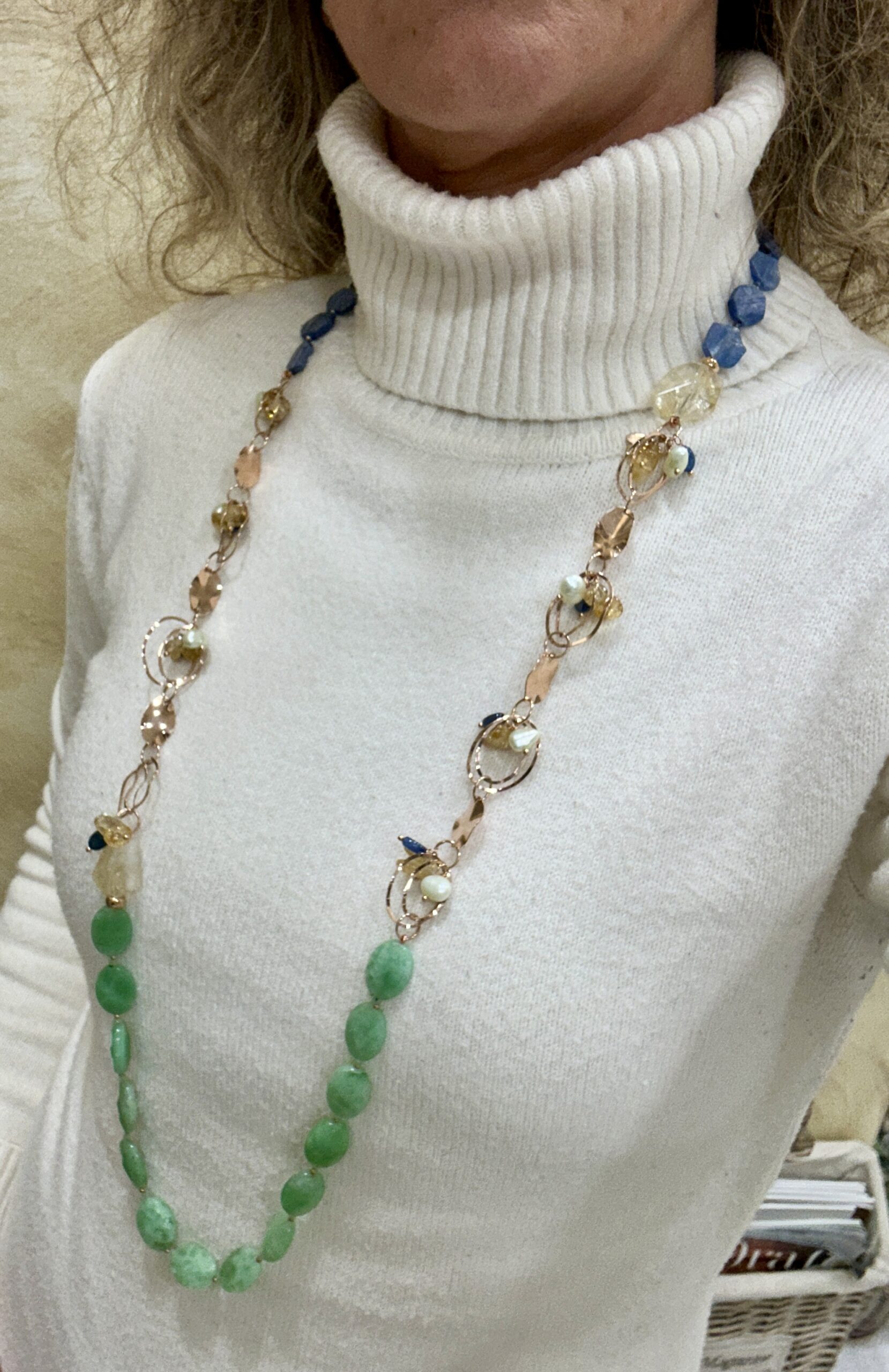 Collana in giada, cianite, e argento rosè