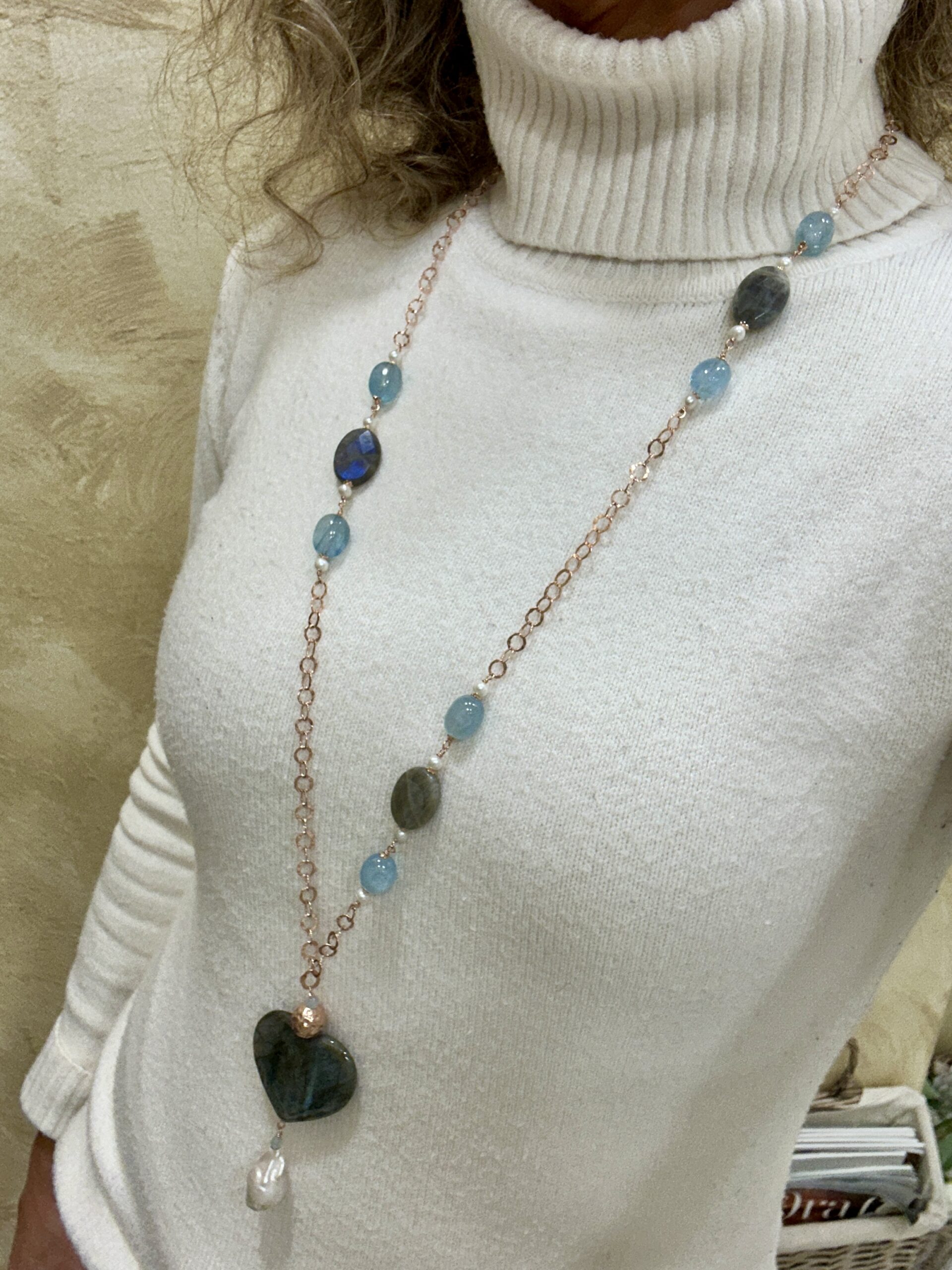 Collana con cuore in labradorite, catena in argento placcato oro rosa,acquamarina
