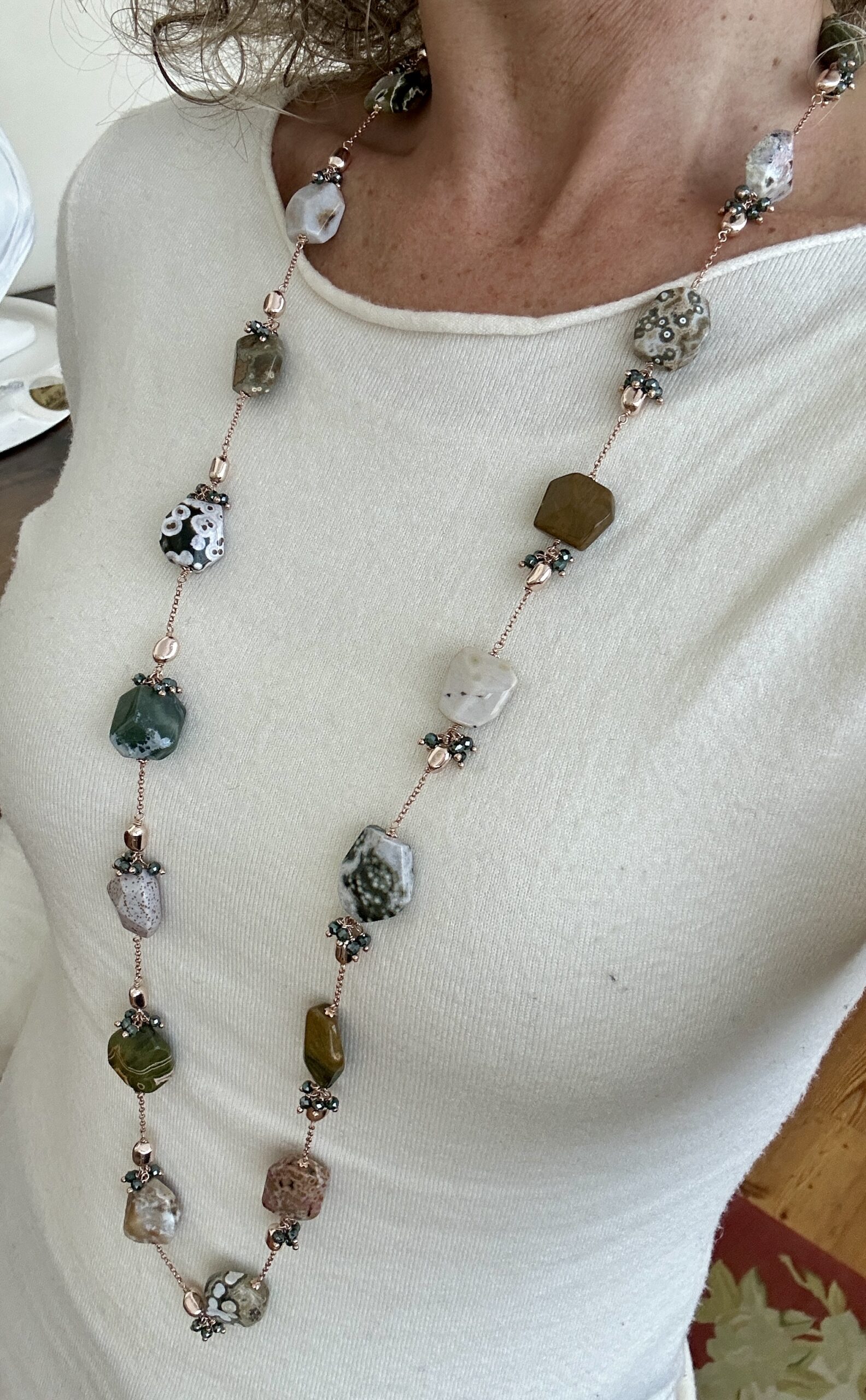 Collana incatenata, sassi in ocean jasper e argento placcato oro rosa