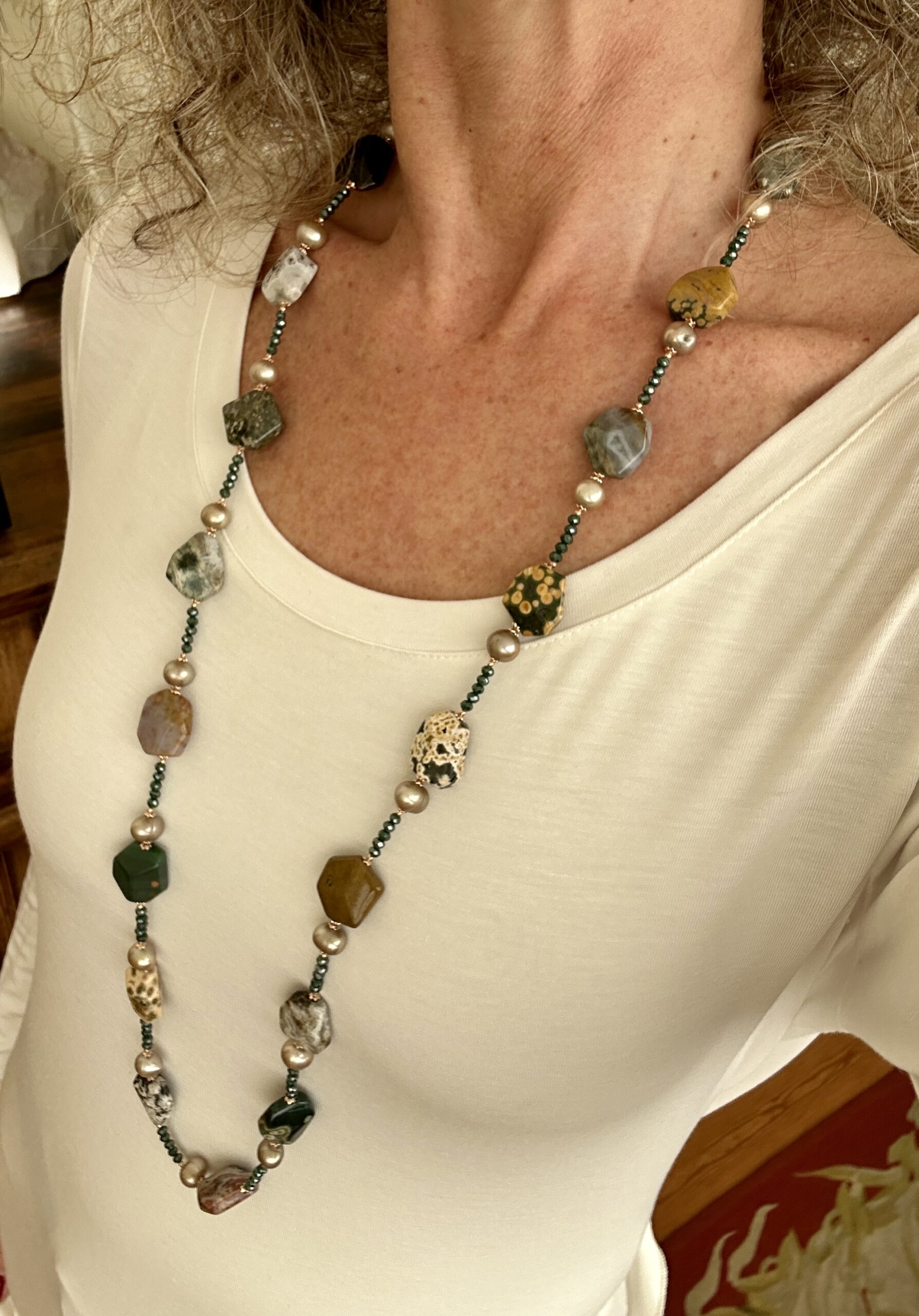 Collana con quarzo idrotermale verde e sassi in ocean jasper