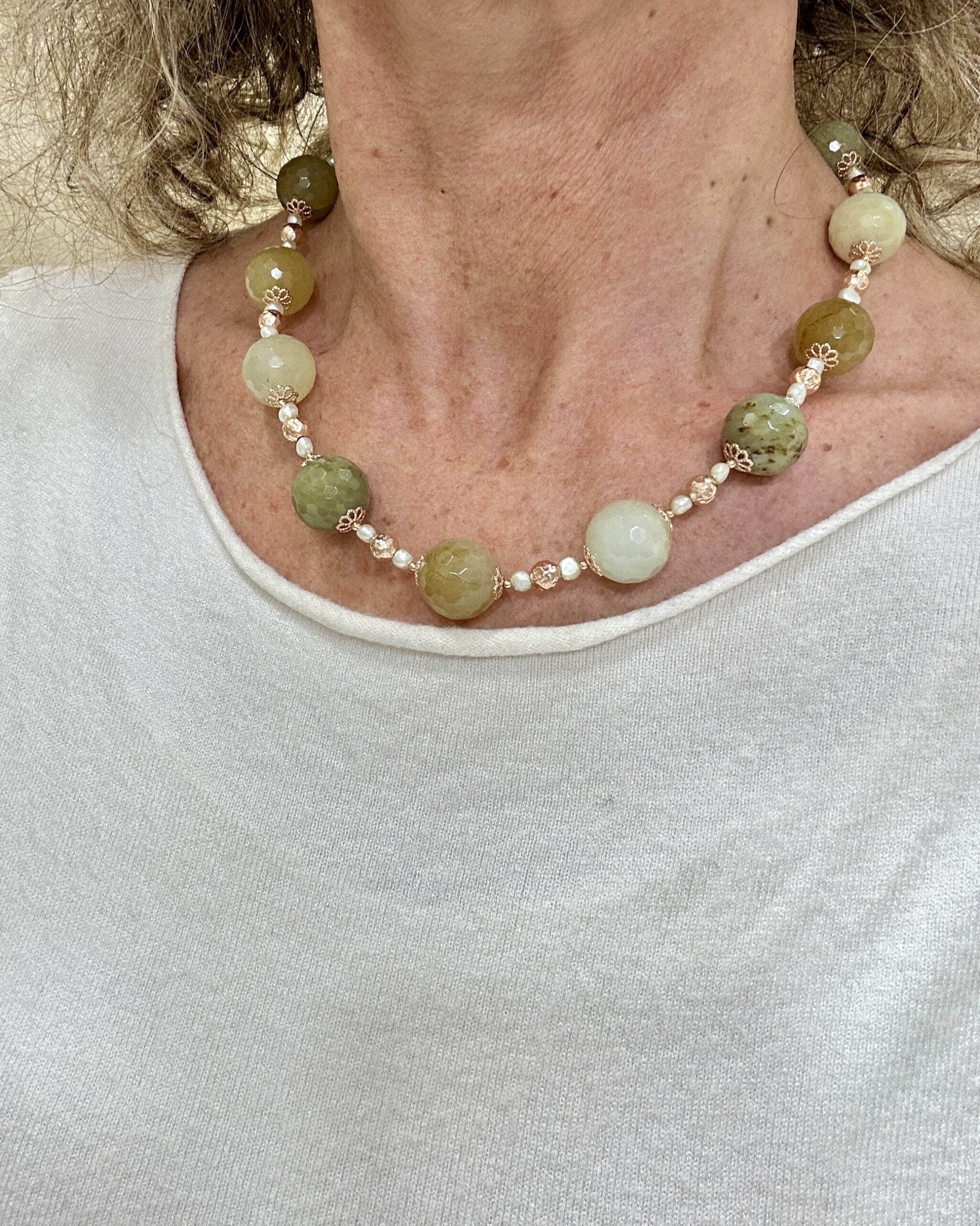 Girocollo in giada verde, perle verdi