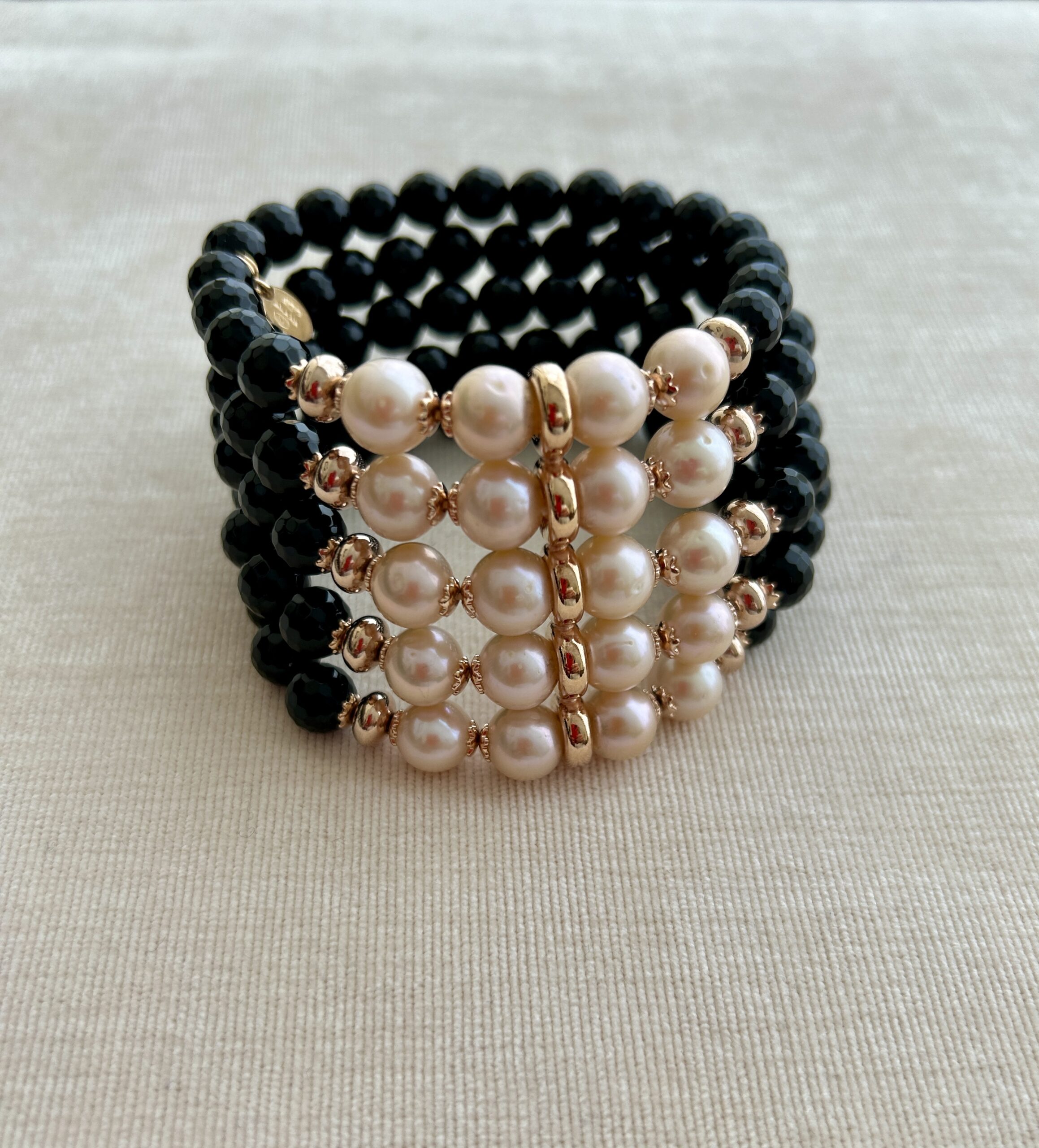 Bracciale a 5 fili in agata nera e perle rosa