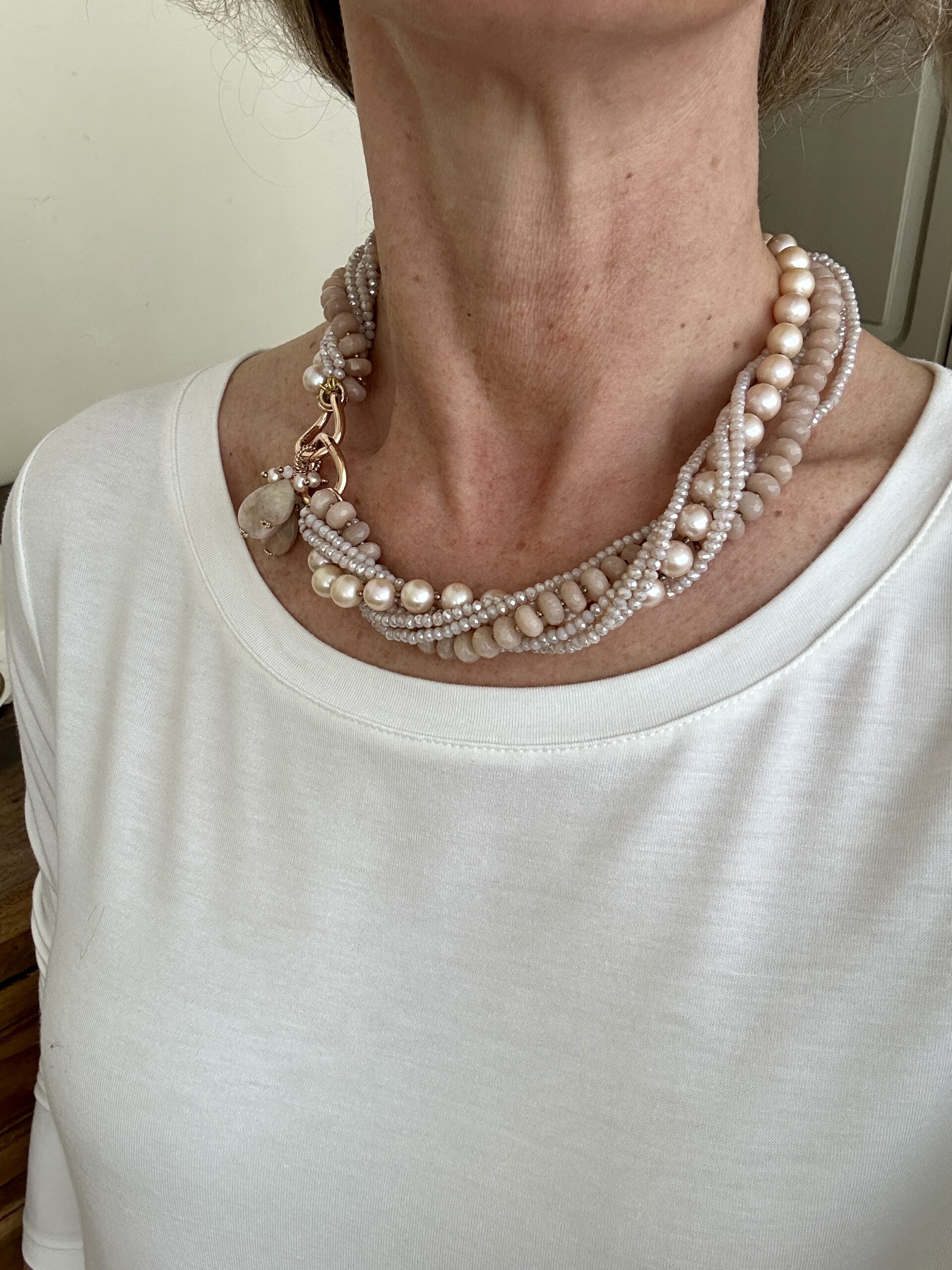 Torchon in moonstone, perle rosa e quarzo idrotermale