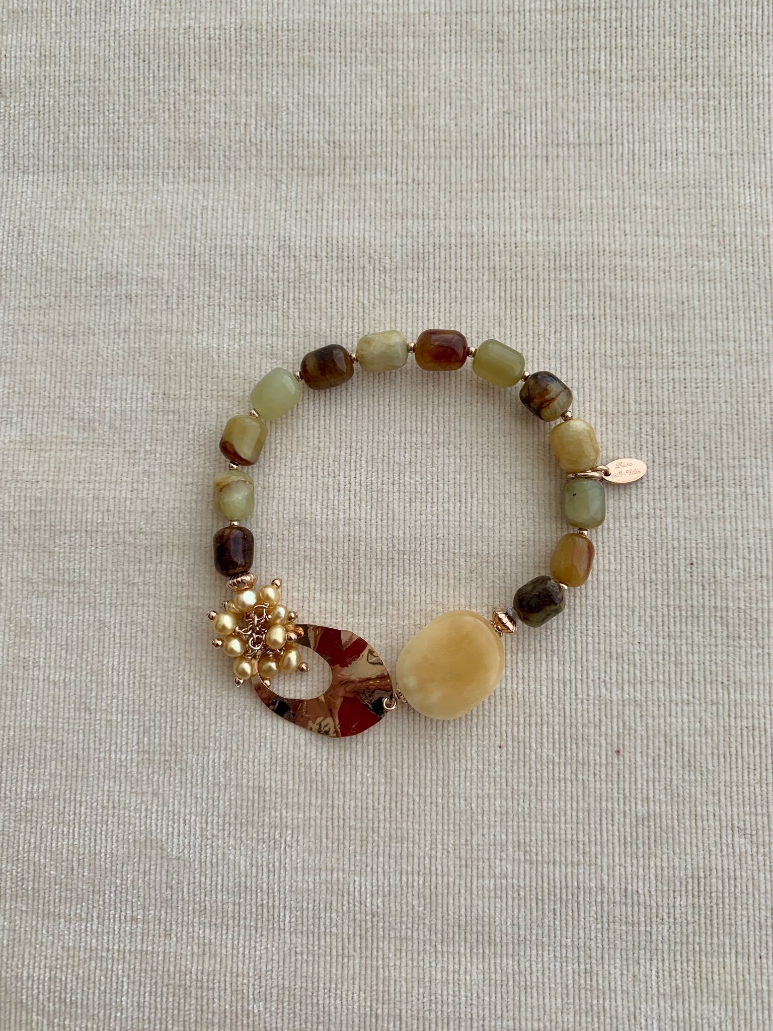 Bracciale su elastico in serpentino e aragonite