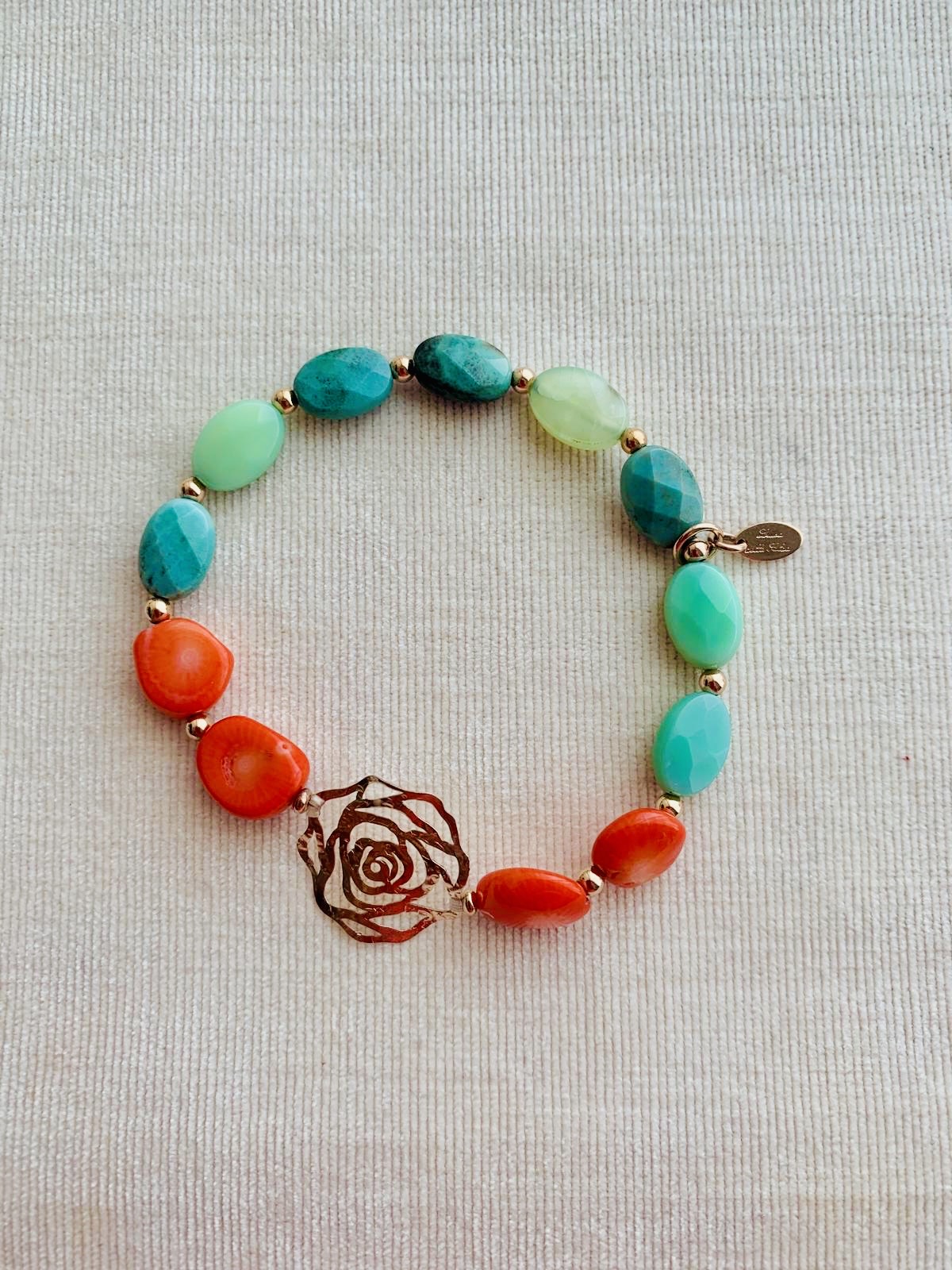 Bracciale su elastico di ovali in crisoprasio e corallo bamboo