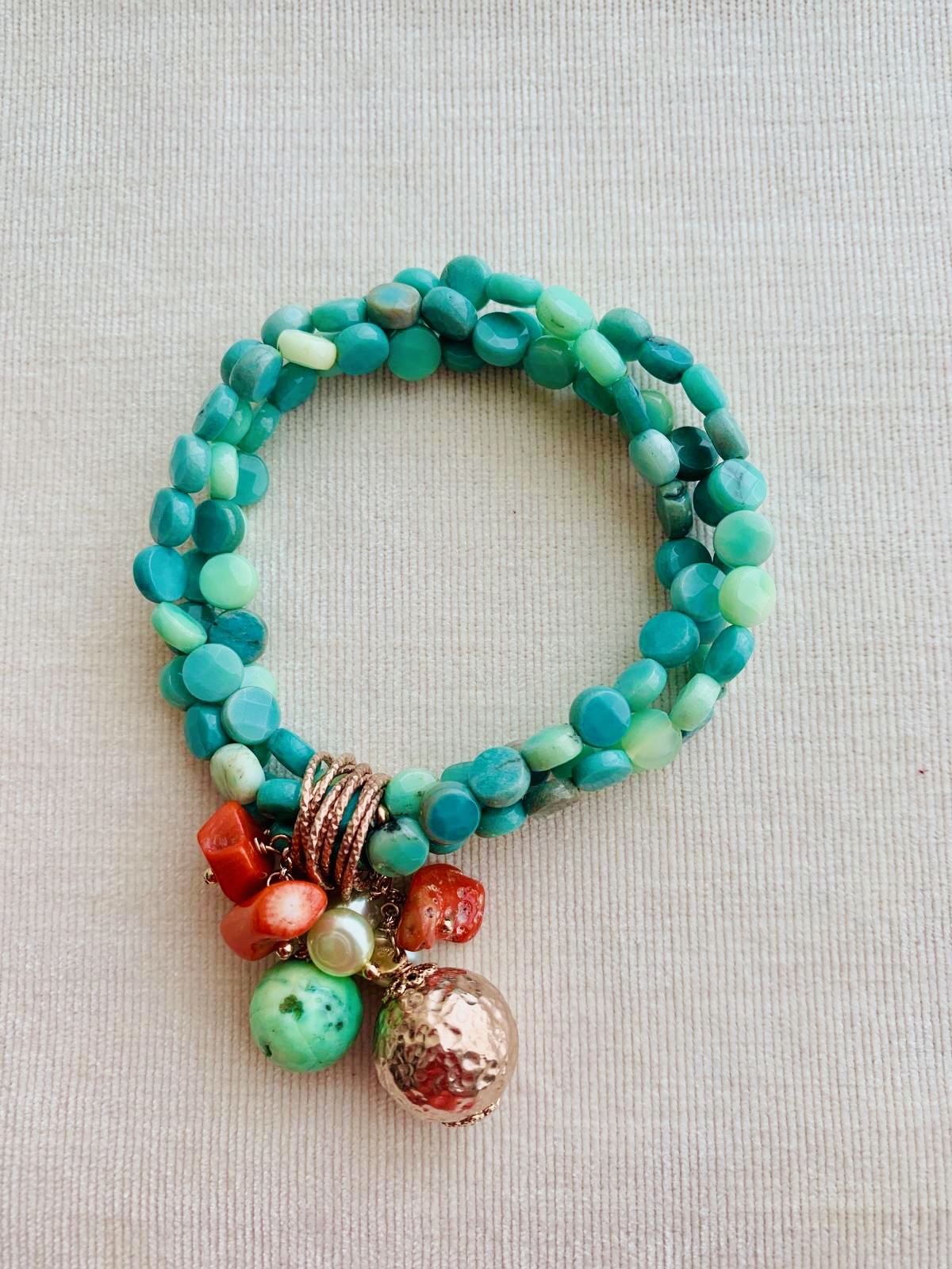 Bracciale a 3 fili in crisoprasio con ciondolo