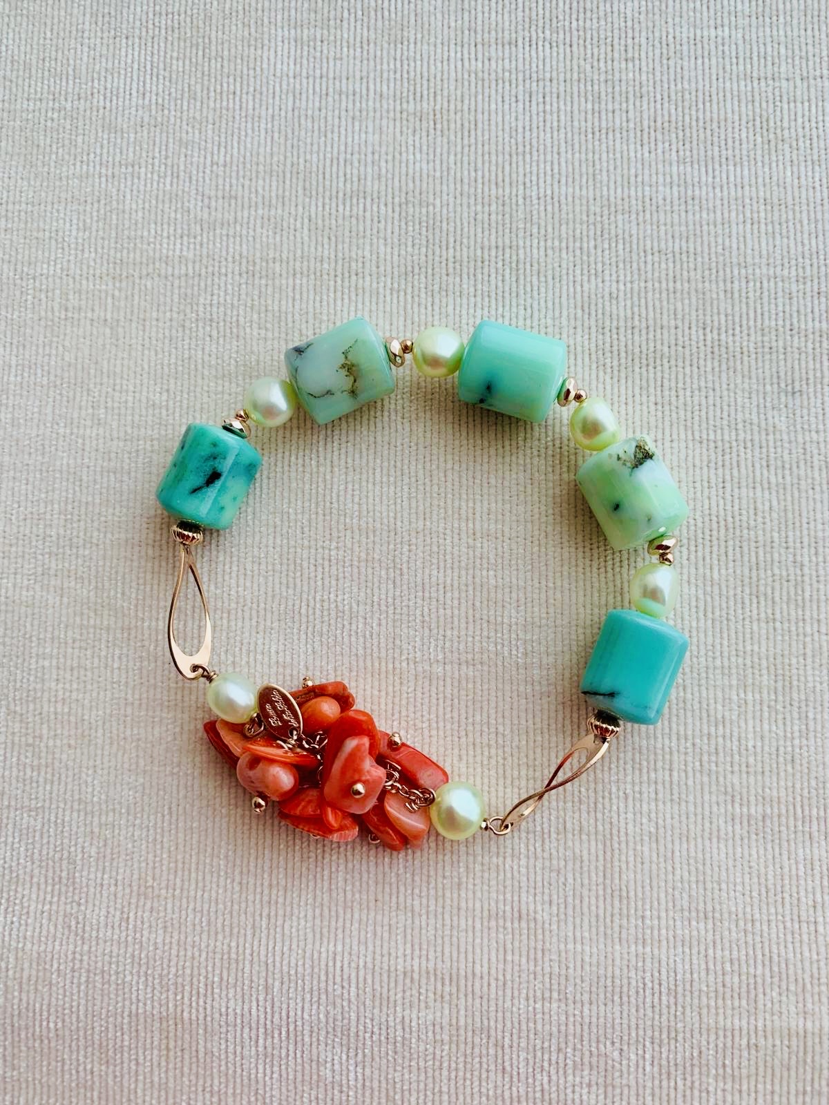 Bracciale di barilotti in crisoprasio e ciuffetto in corallo bamboo