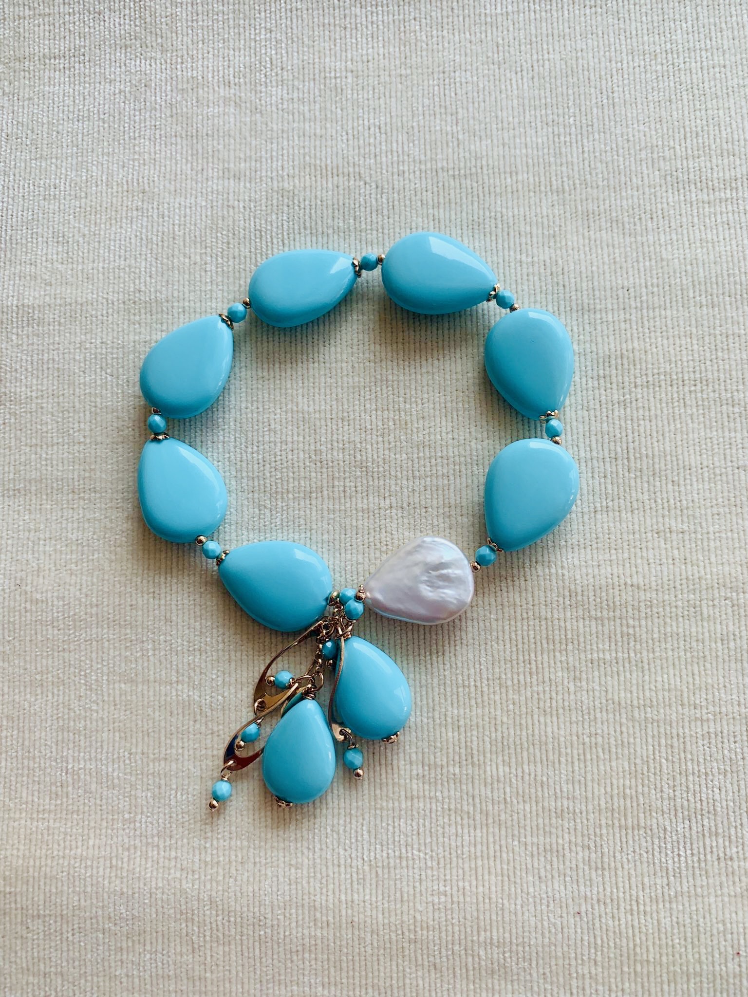 Bracciale di gocce piatte in pasta di turchese, argento placcato oro rosa