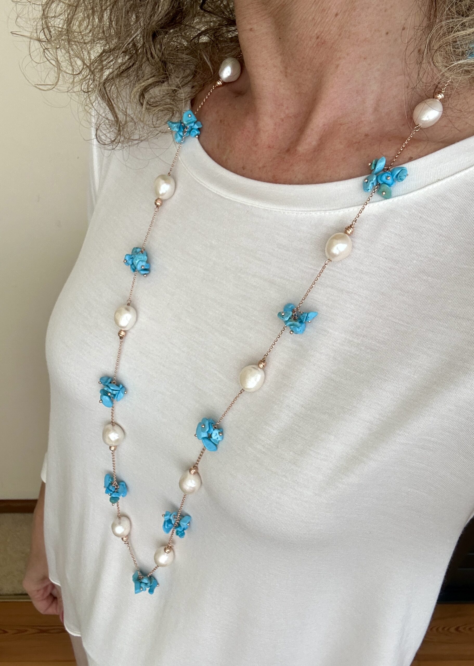 Collana di chips in pasta di turchese, perle e argento 925 placcato oro rosa