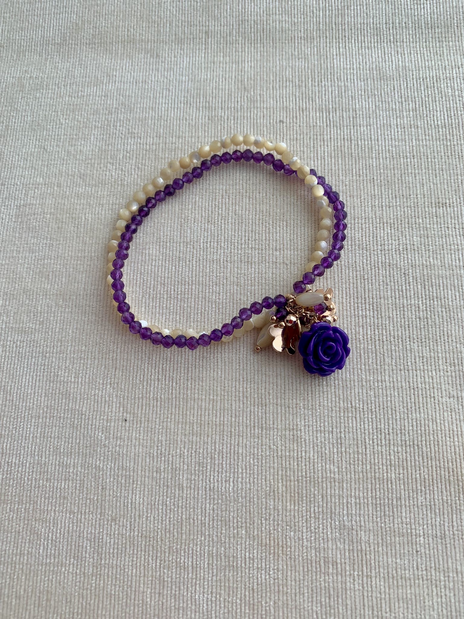 Bracciale a due fili in madreperla beige e ametista