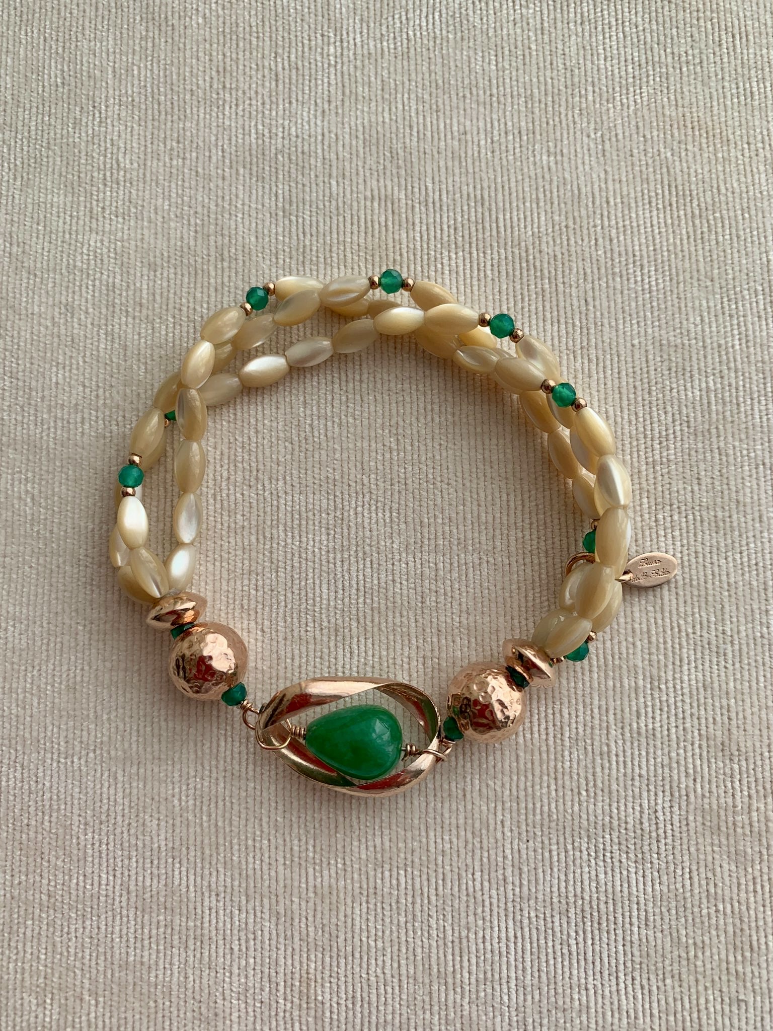 Bracciale a 3 fili in madreperla beige e agata verde