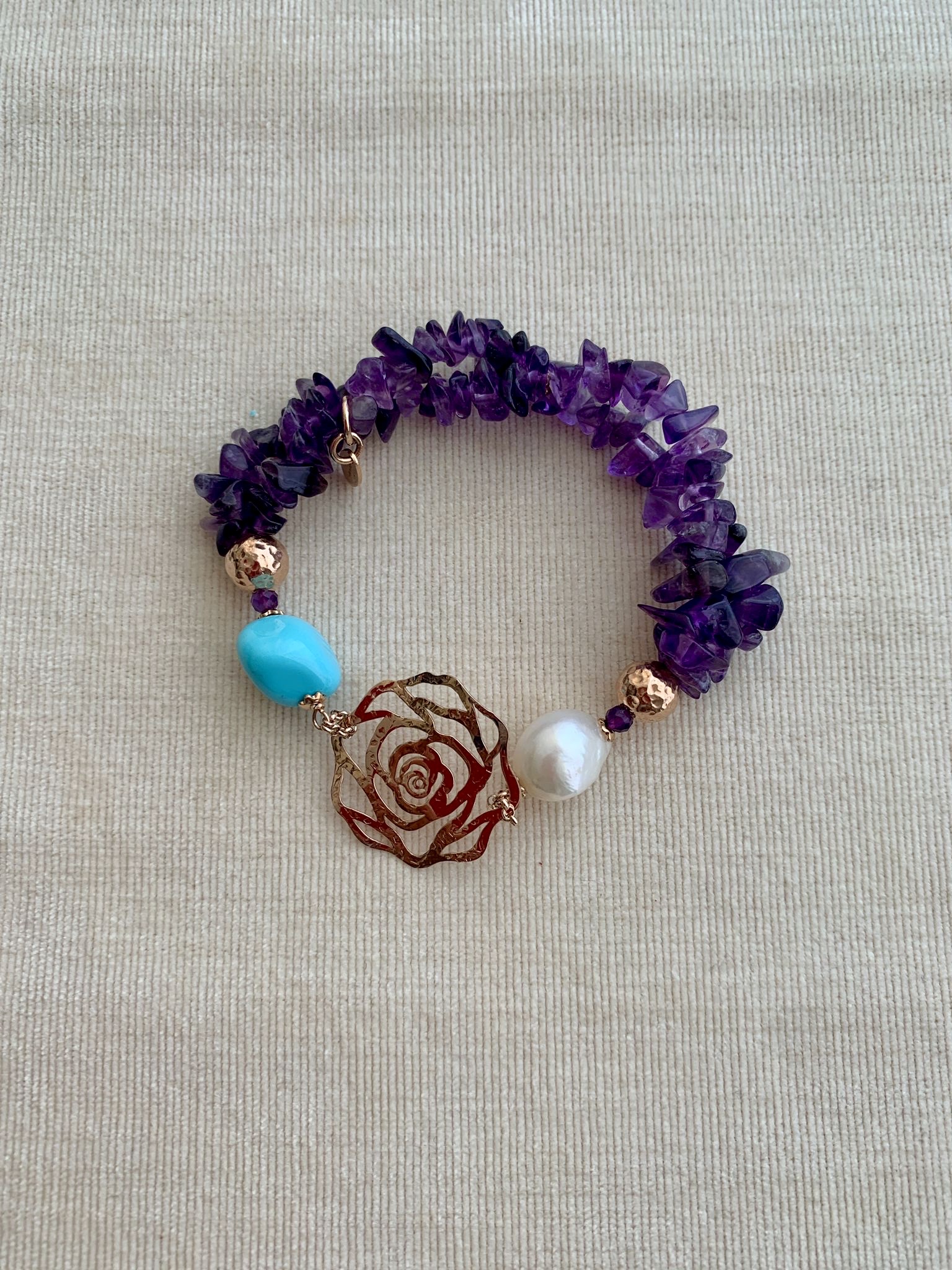 Bracciale a due fili in ametista e rosa in argento placcato oro rosa
