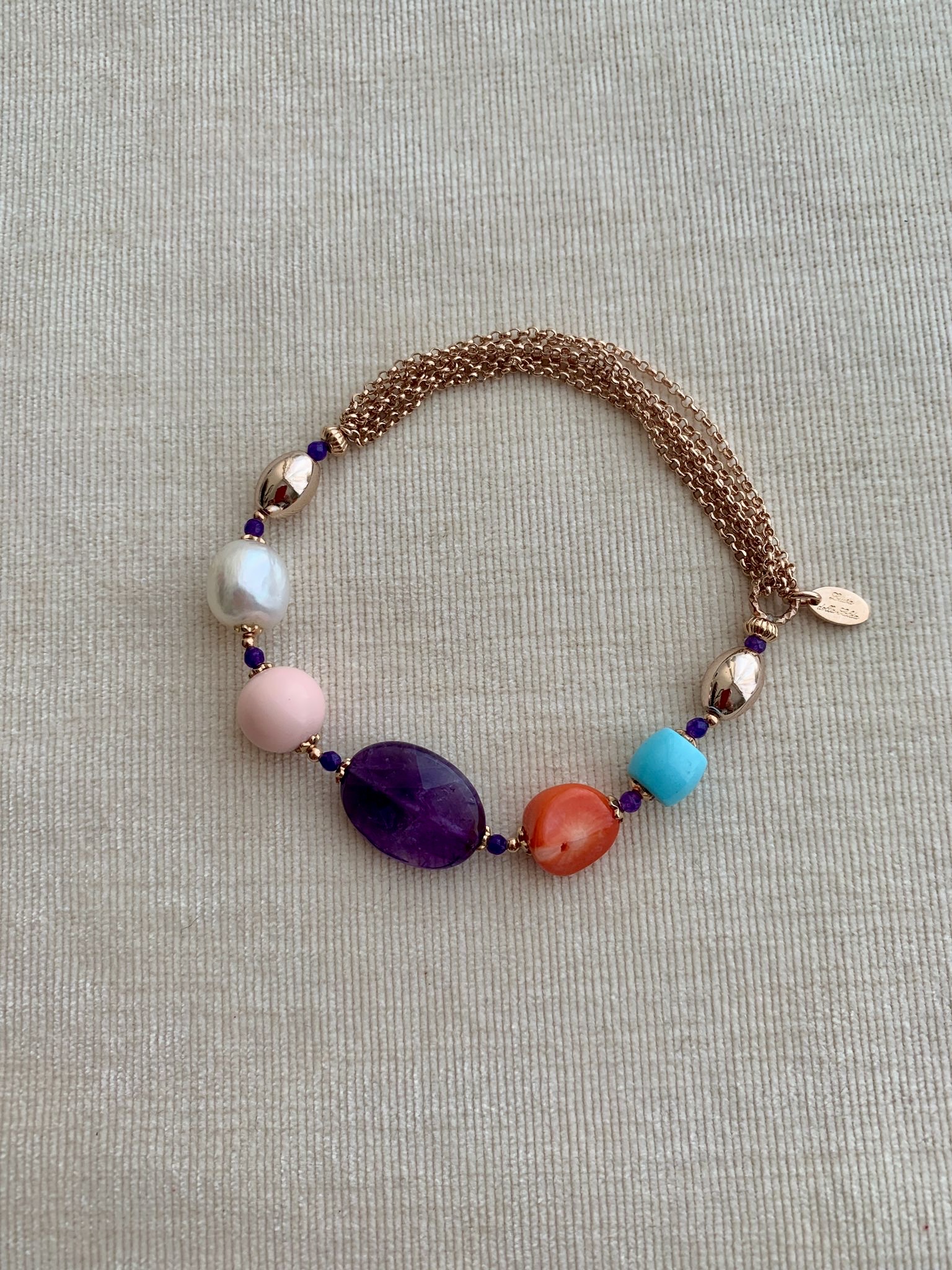 Bracciale con fili in argento placcato oro rosa e ametista