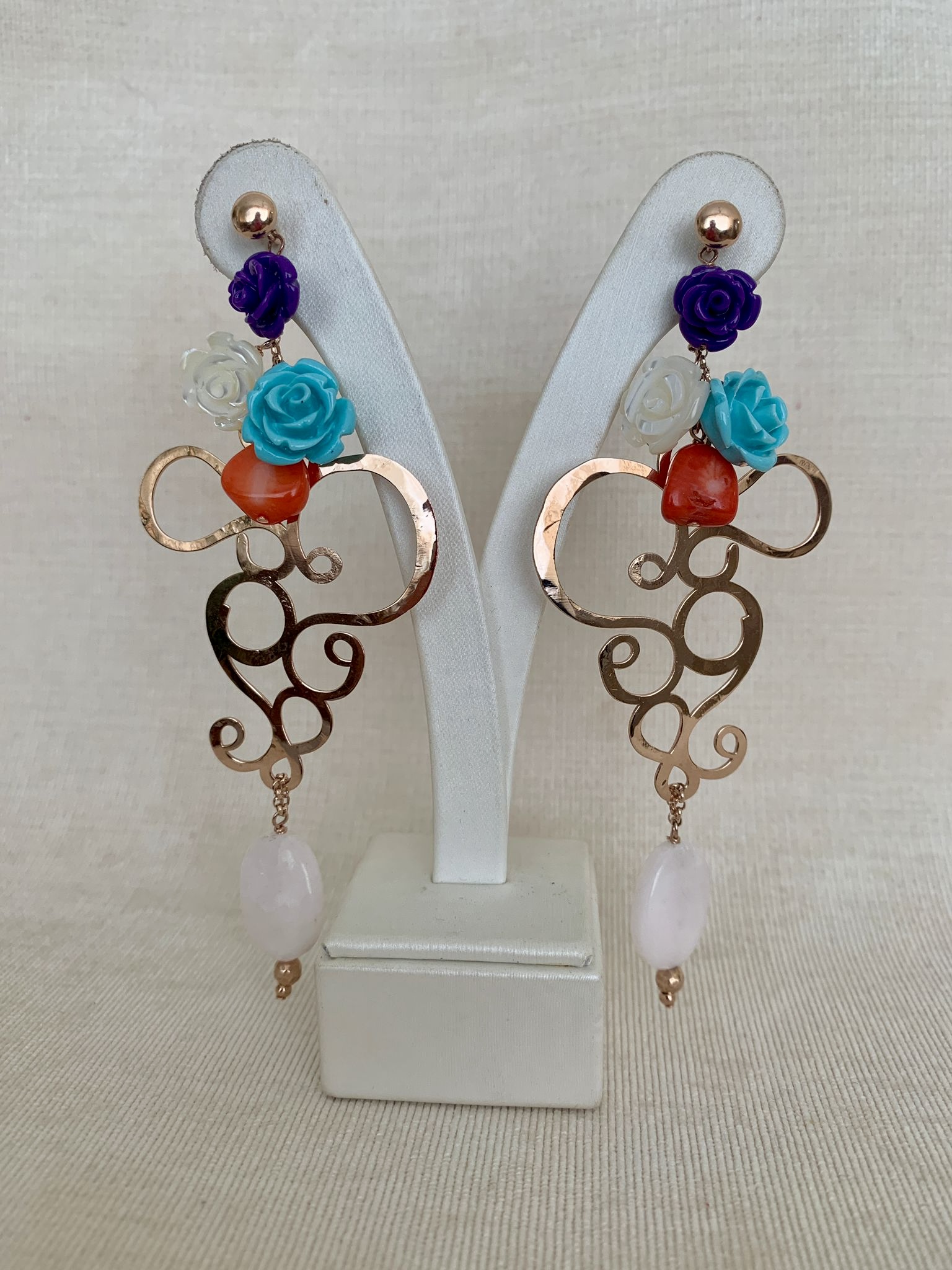 Orecchini in argento placcato oro rosa e ovali in mangano calcite. Realizzabili anche con clip