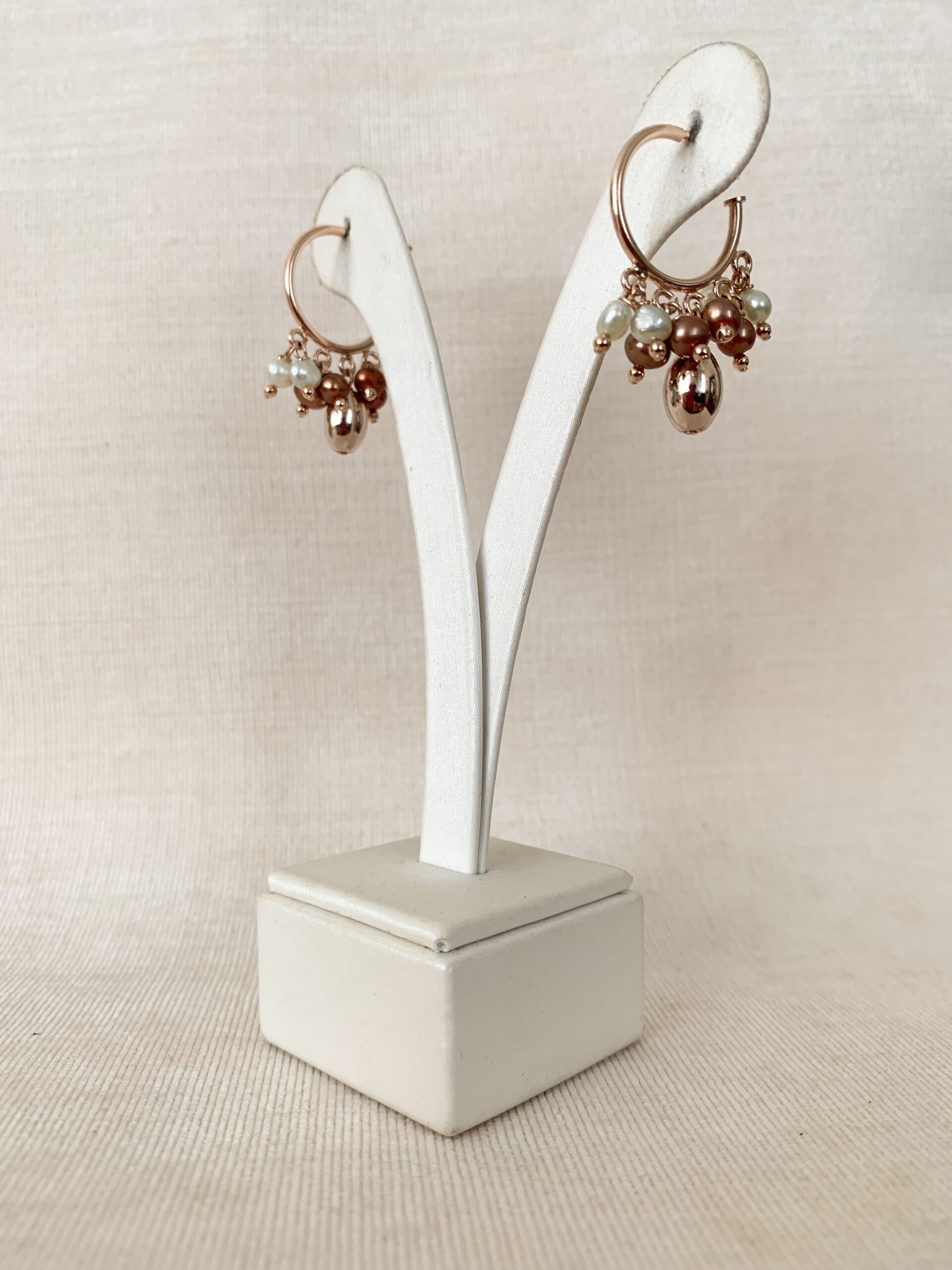 Orecchini a cerchio con perle coltivate ed ematite, argento placcato oro rosa