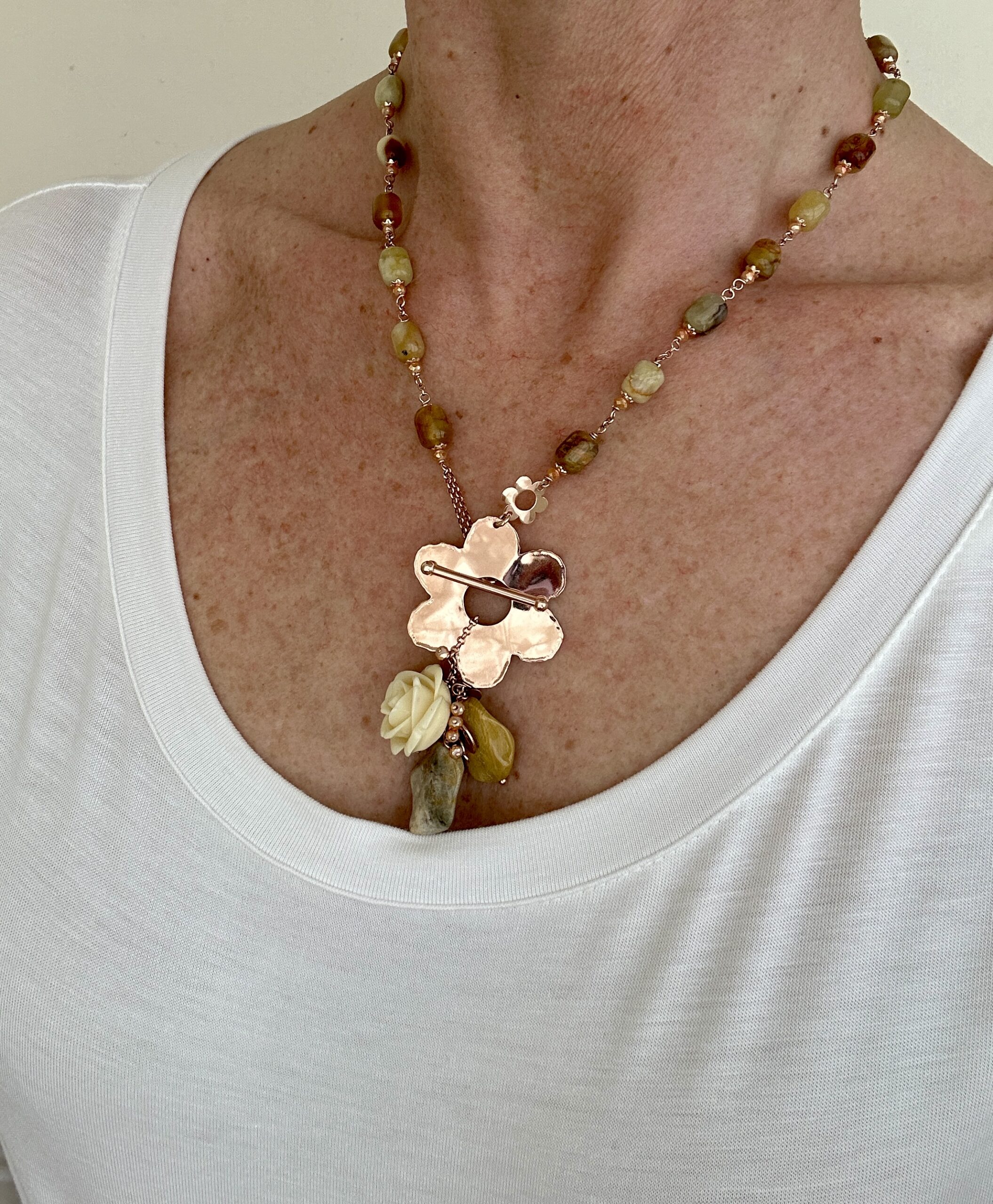 Collana in serpentino con chiusura T/Bar in argento placcato oro rosa