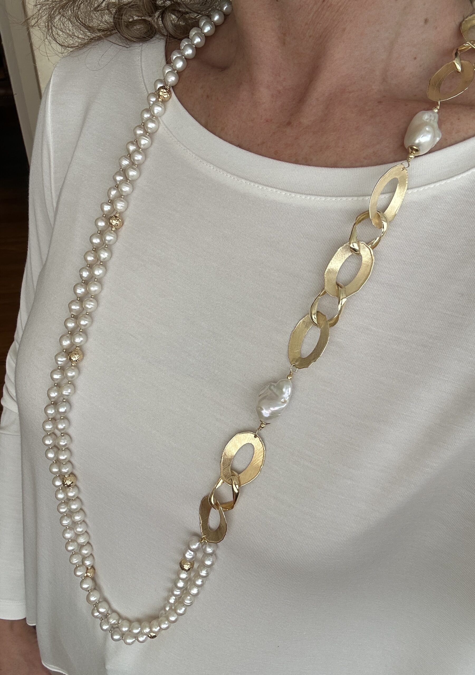 Collana a due fili di perle coltivate e argento placcato oro giallo