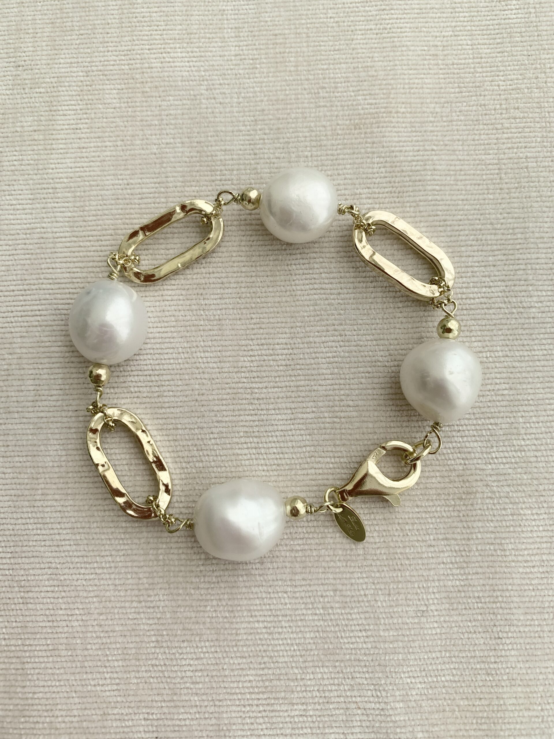 Bracciale in perle coltivate e argento placcato oro giallo