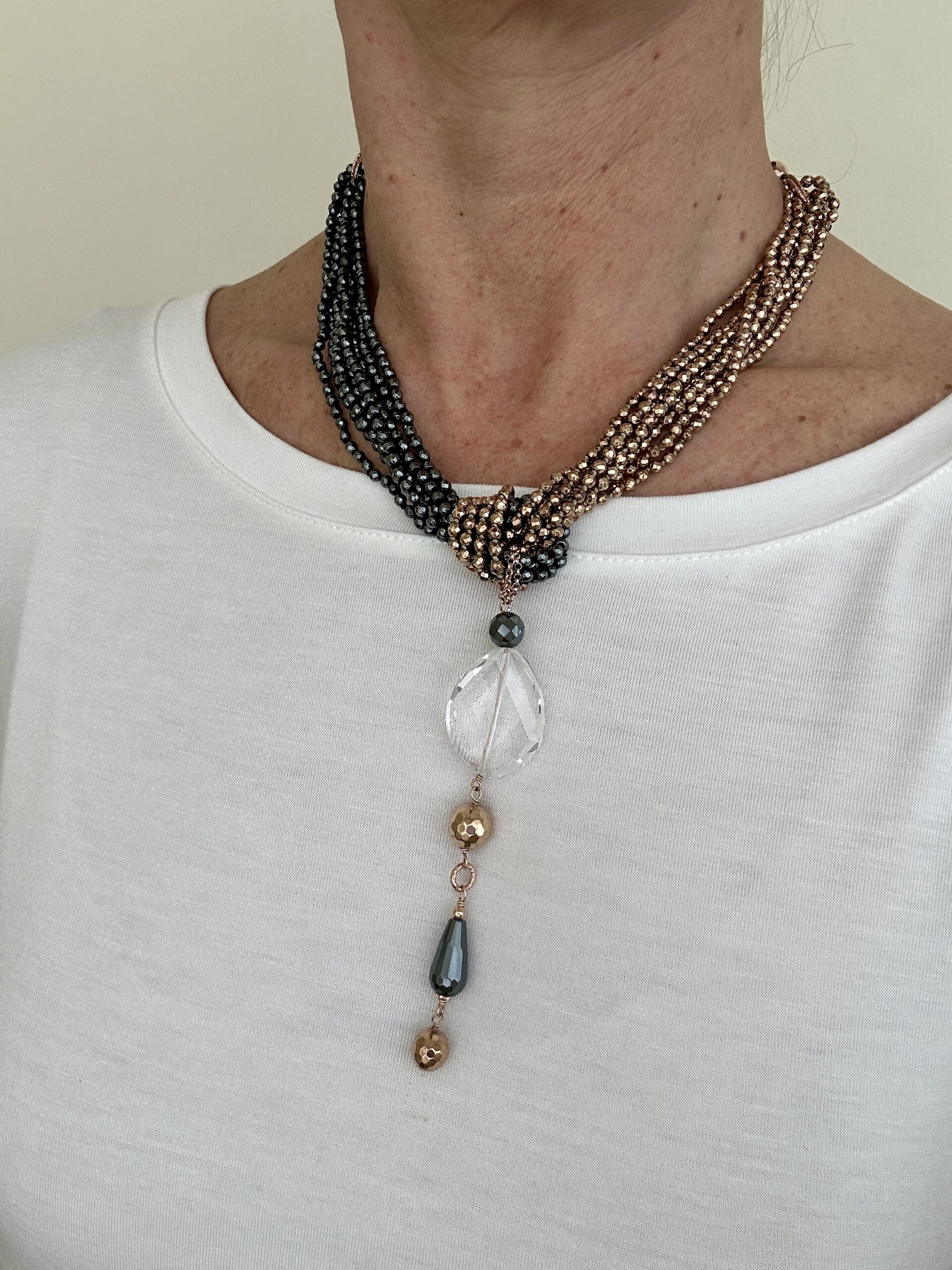 Girocollo in ematite naturale e rosa