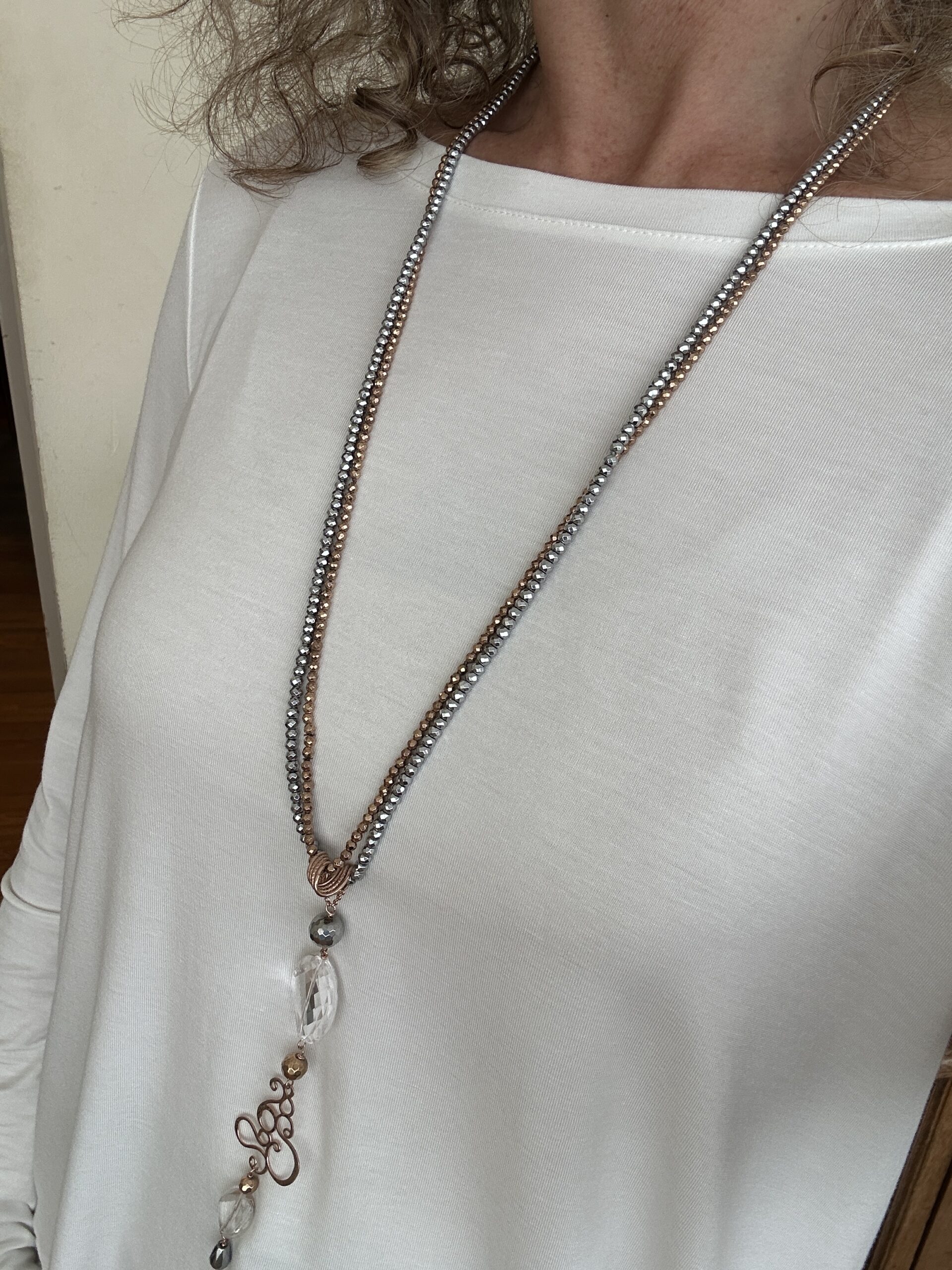 Collana a due fili in ematite e cristallo di rocca