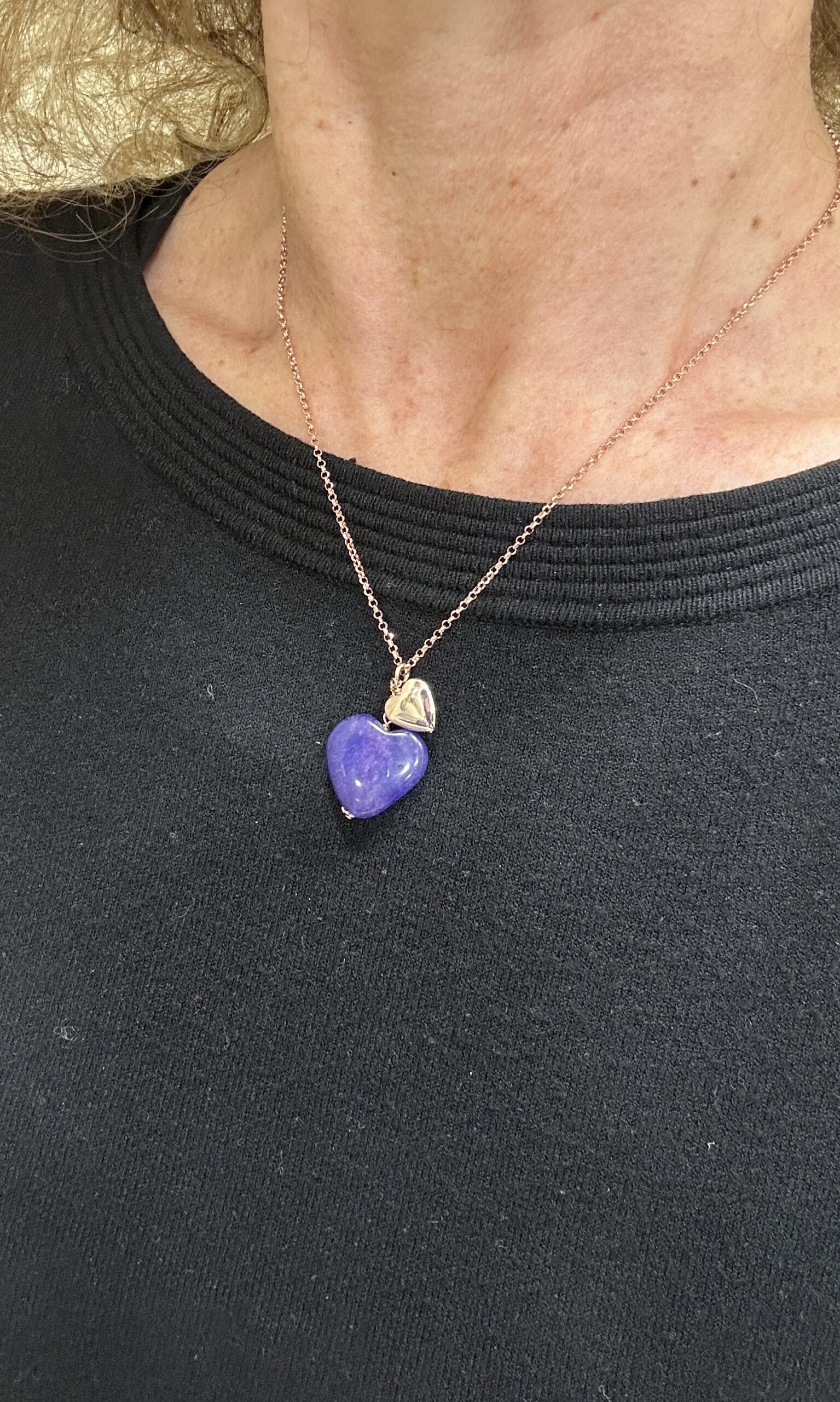 Girocollo con cuore in giada viola