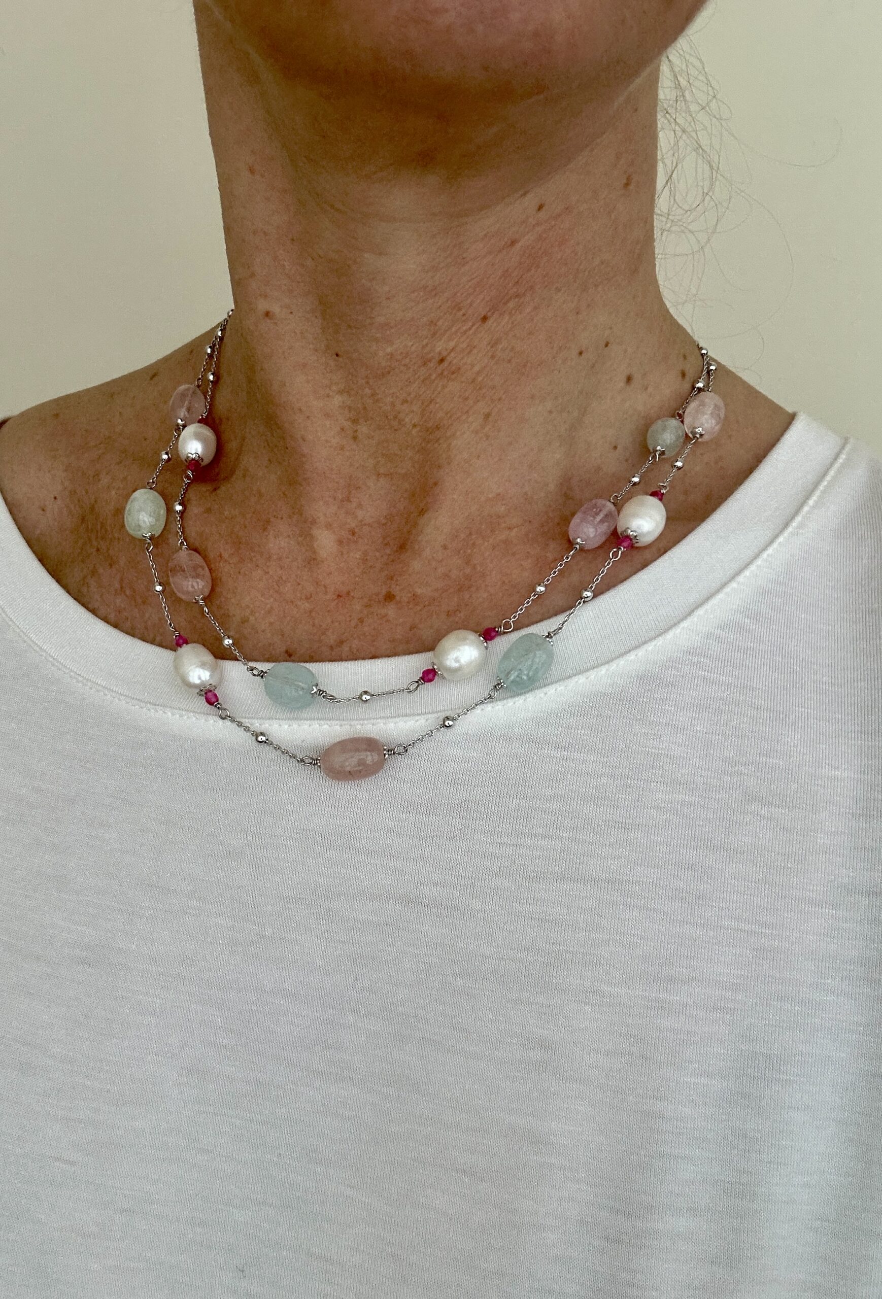 Girocollo a due fili in morganite e perle coltivate